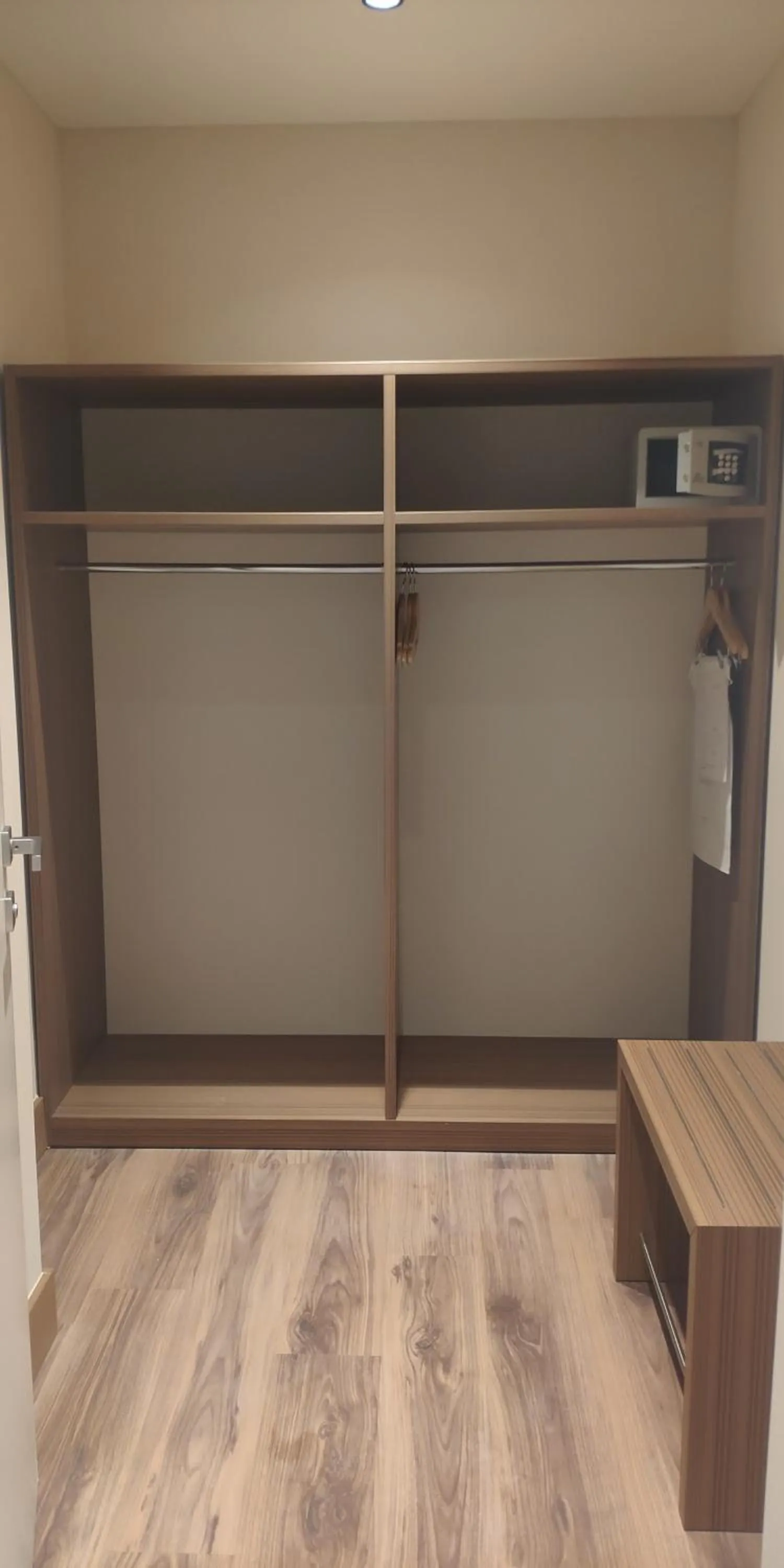 wardrobe in Best Western Hotel Rallye