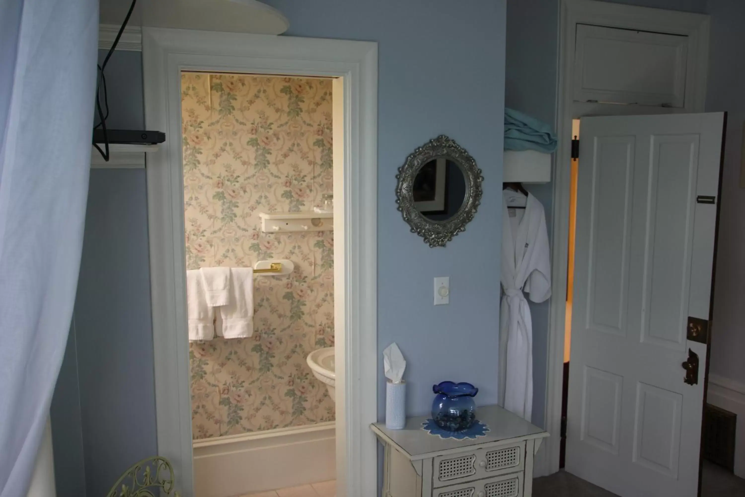 Photo of the whole room, Bathroom in Hines Mansion