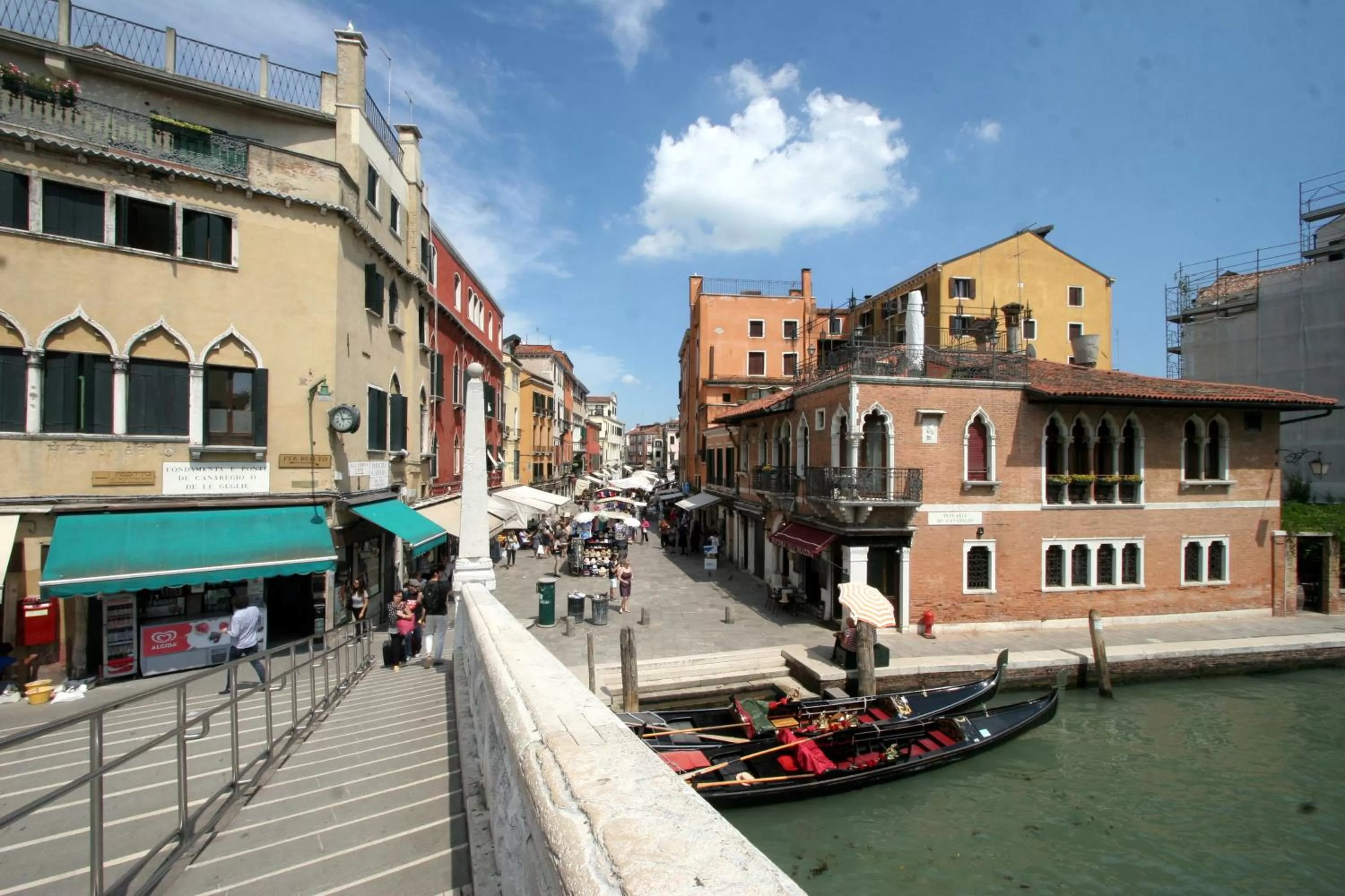 Street view in Art Dreams B&B