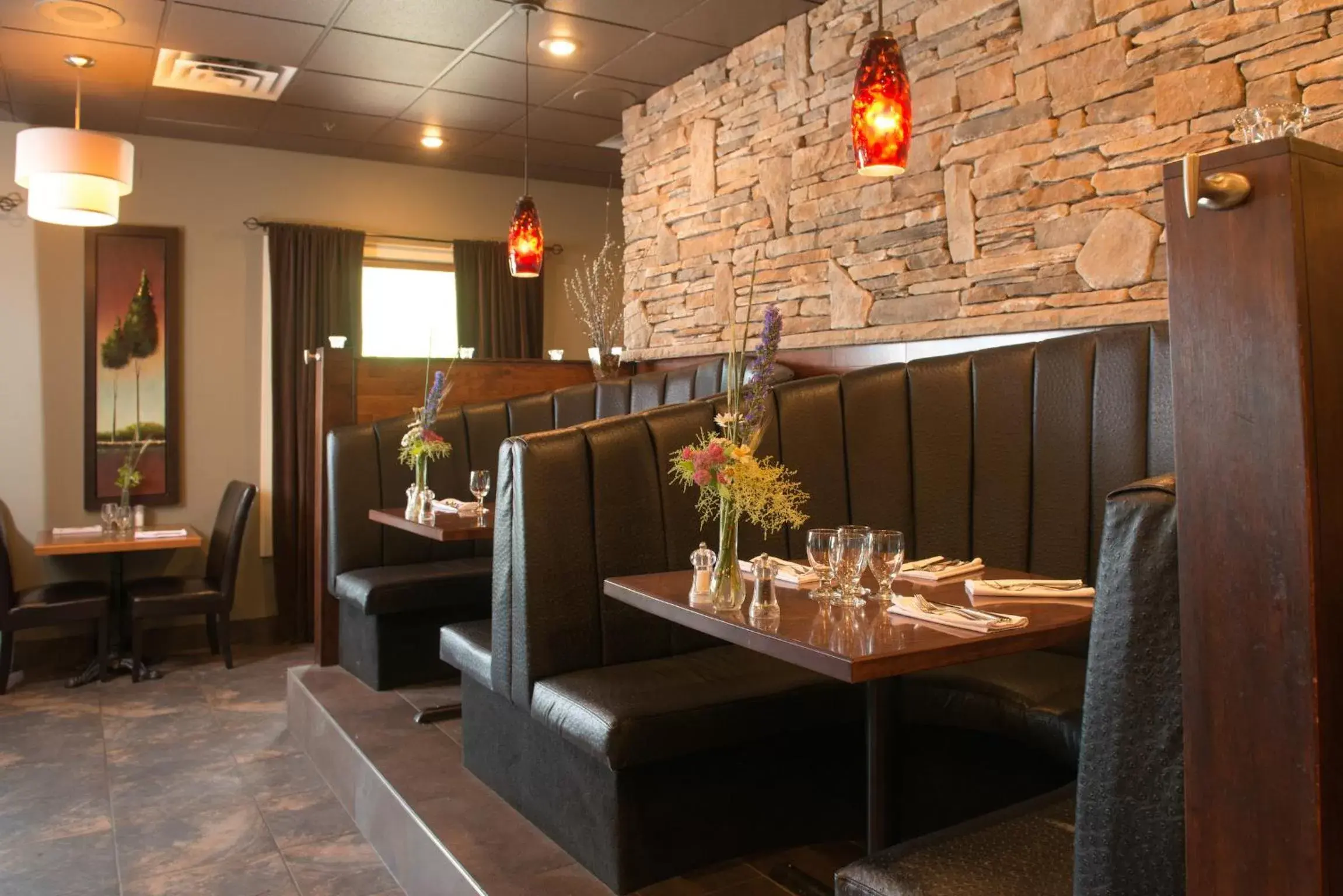 Restaurant/Places to Eat in Hilltop Inn - Salmon Arm