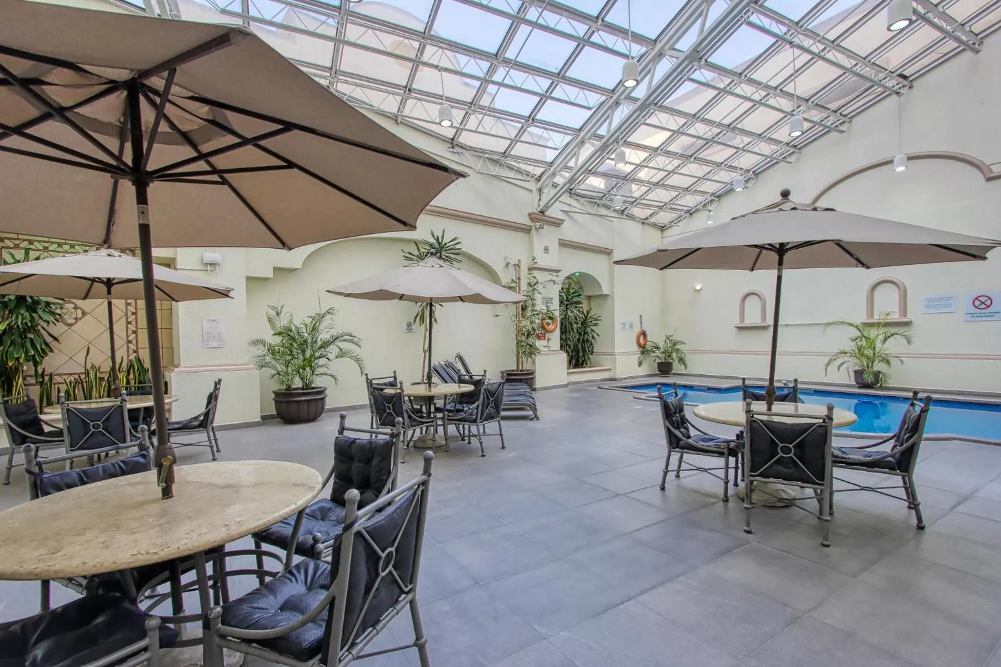 Swimming pool in Holiday Inn Leon-Convention Center by IHG