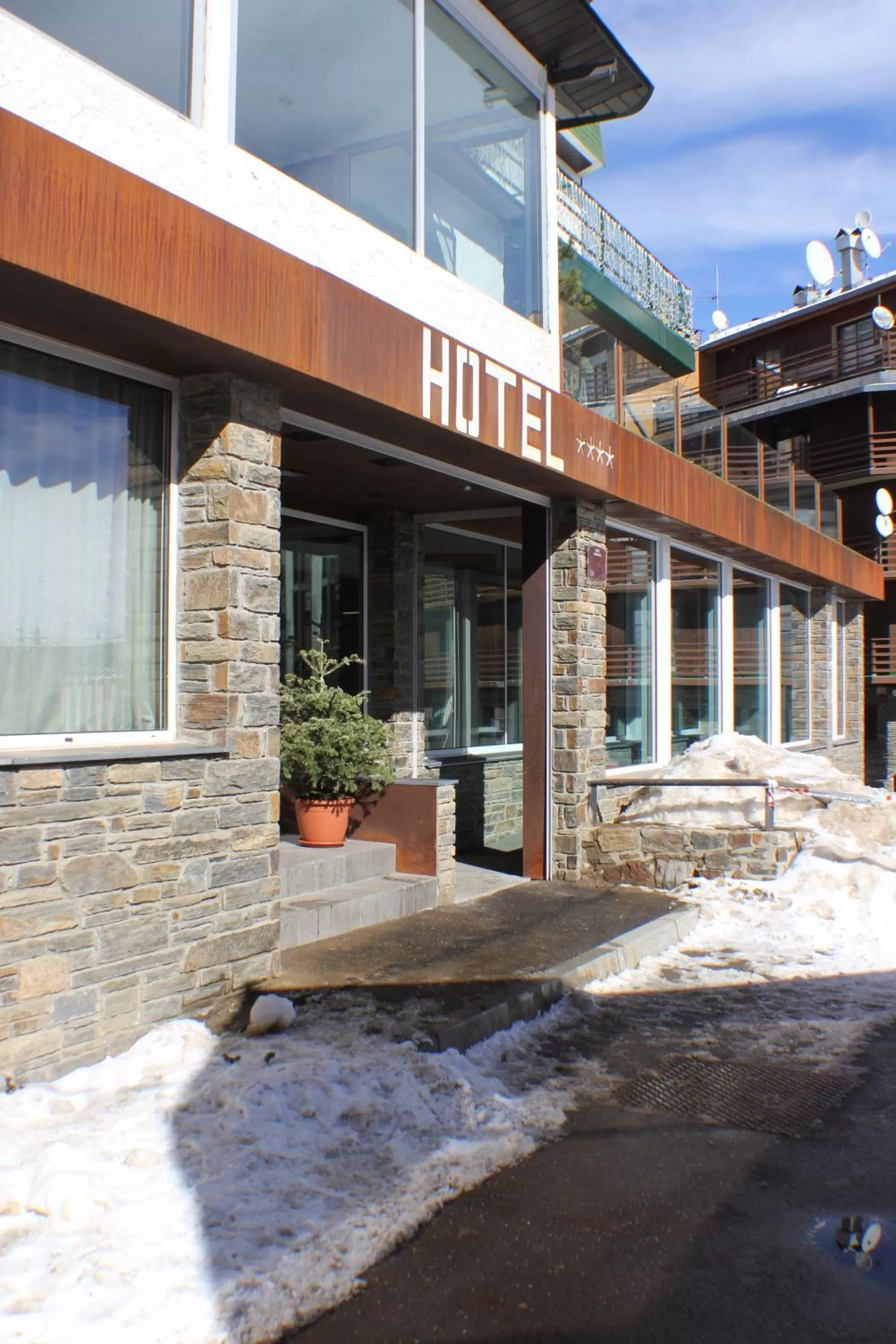 Facade/entrance in Hotel Kandahar