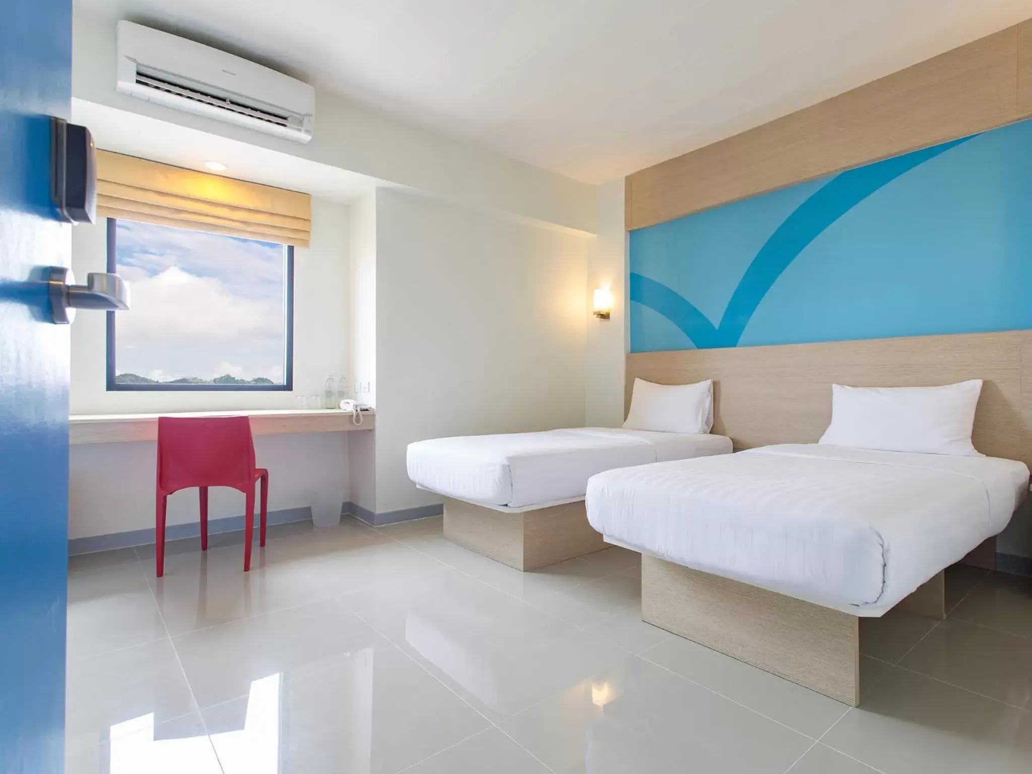 Bedroom, Bed in Hop Inn Rayong