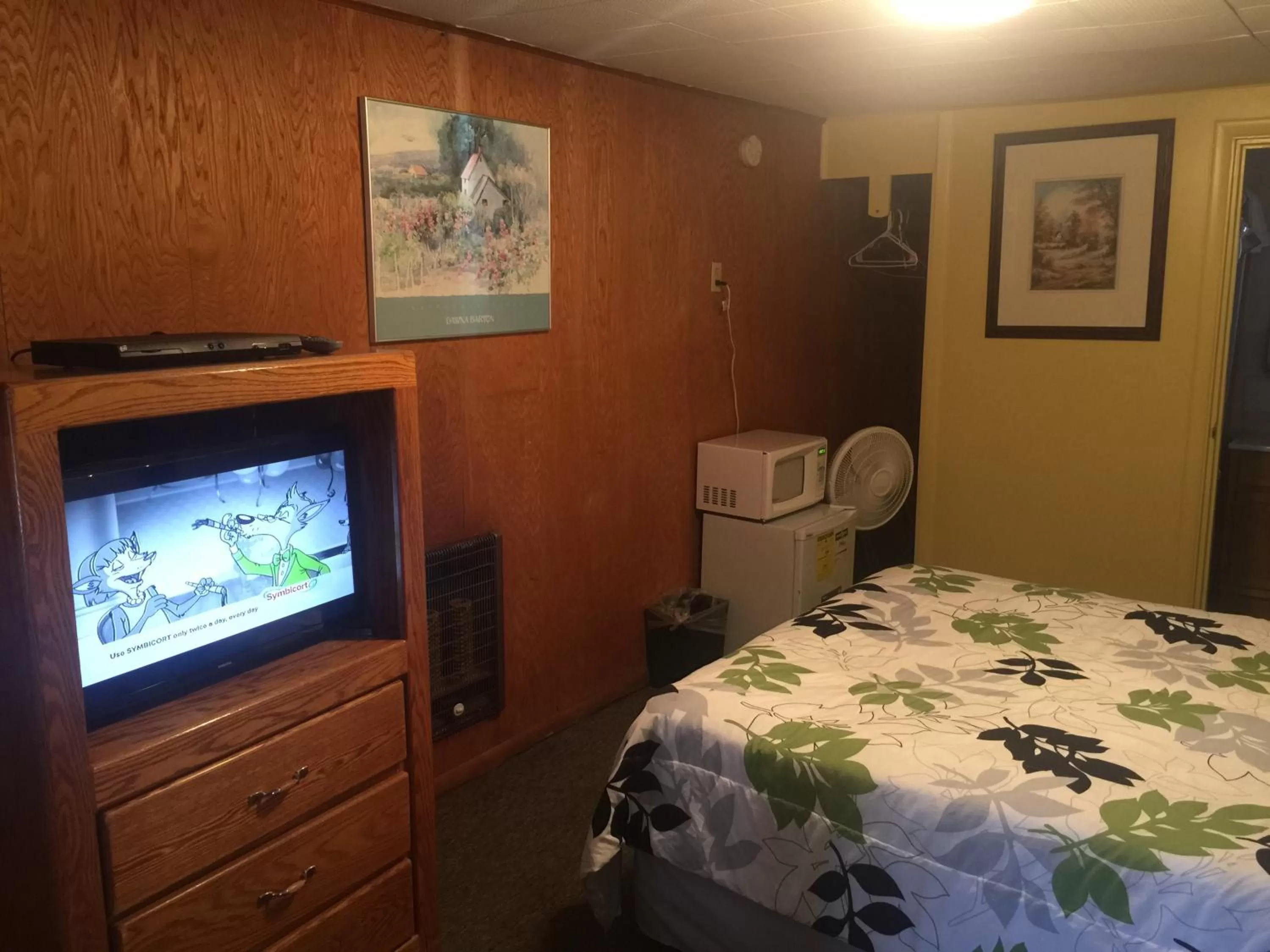 Decorative detail, Bed in Budget Inn Motel Chemult