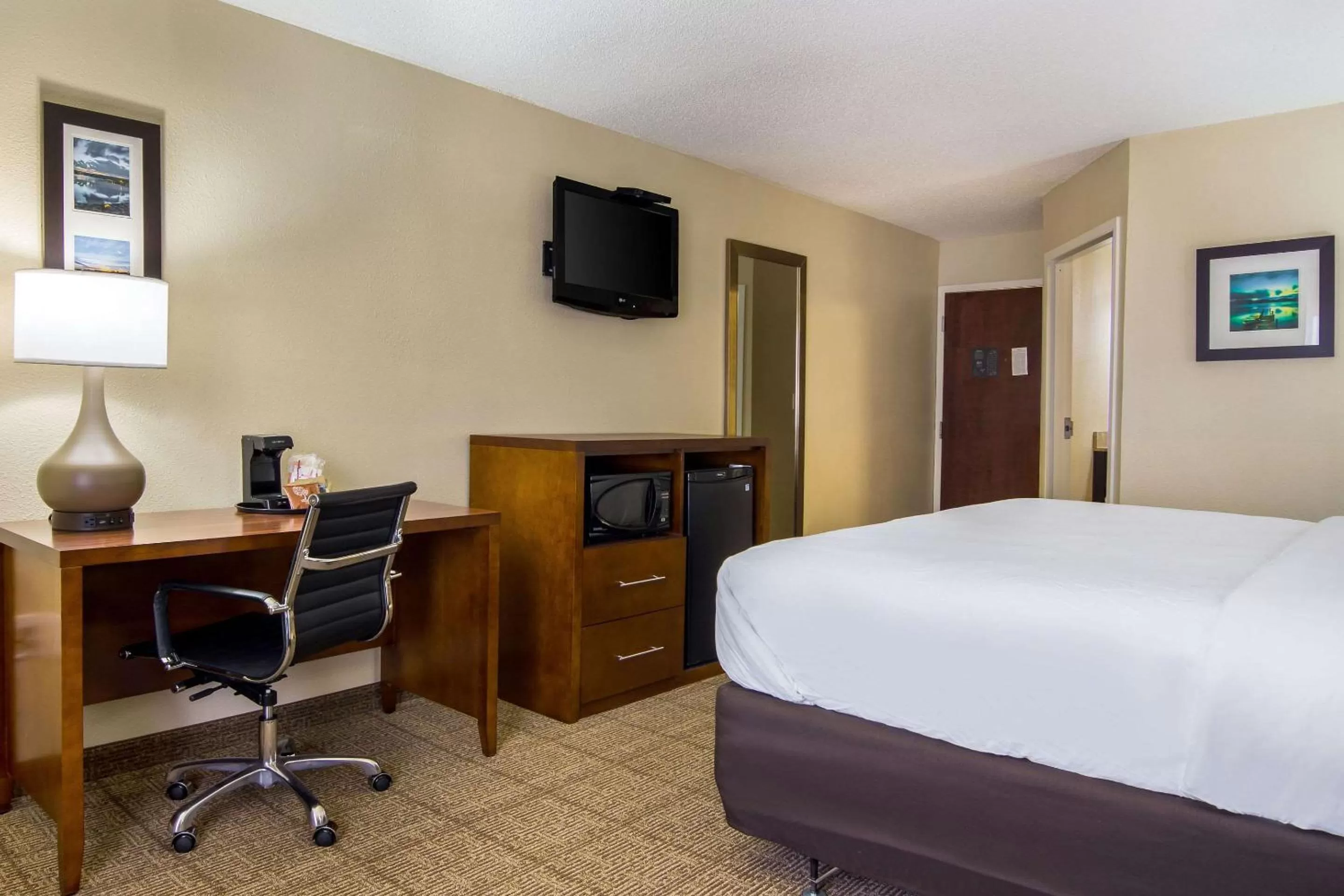 Photo of the whole room, Bed in Comfort Inn Acworth - Kennesaw Northwest