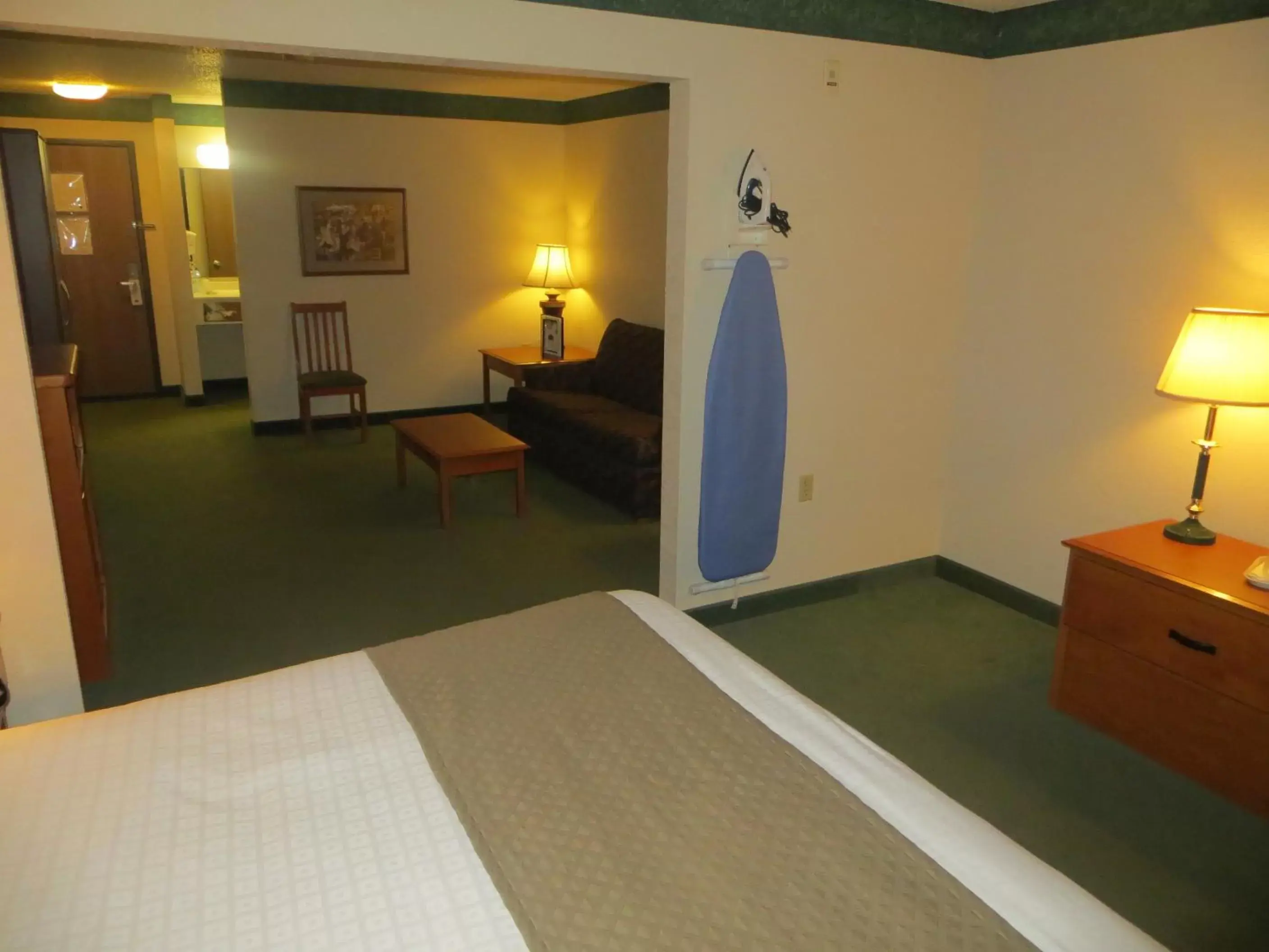 Bed in AmericInn by Wyndham Manitowoc Bed in AmericInn by Wyndham Manitowoc