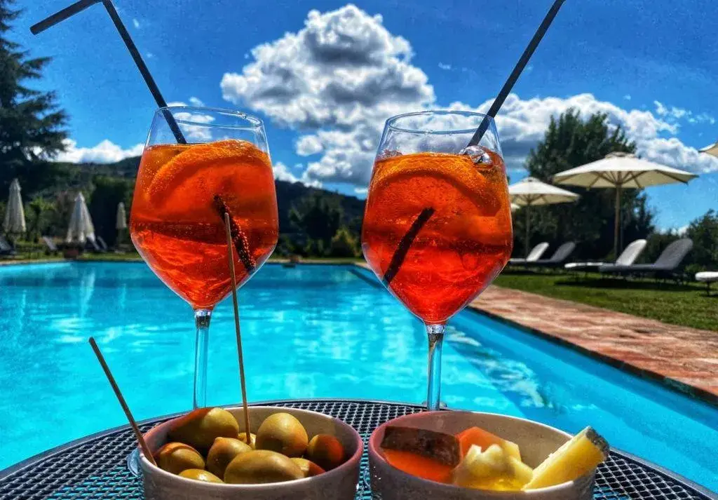 Food and drinks, Swimming Pool in Relais Villa Baldelli