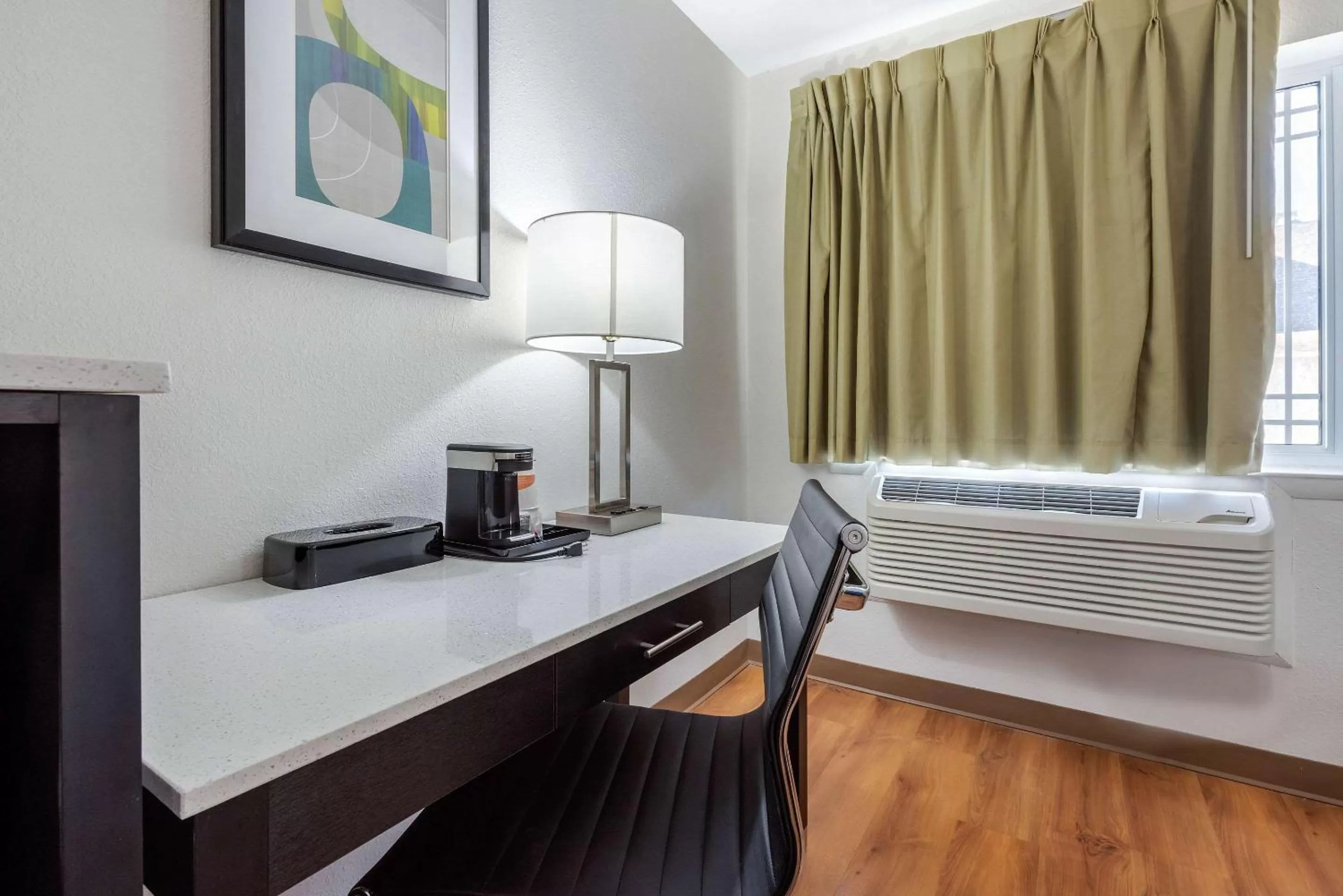 Photo of the whole room, Bed in Quality Inn