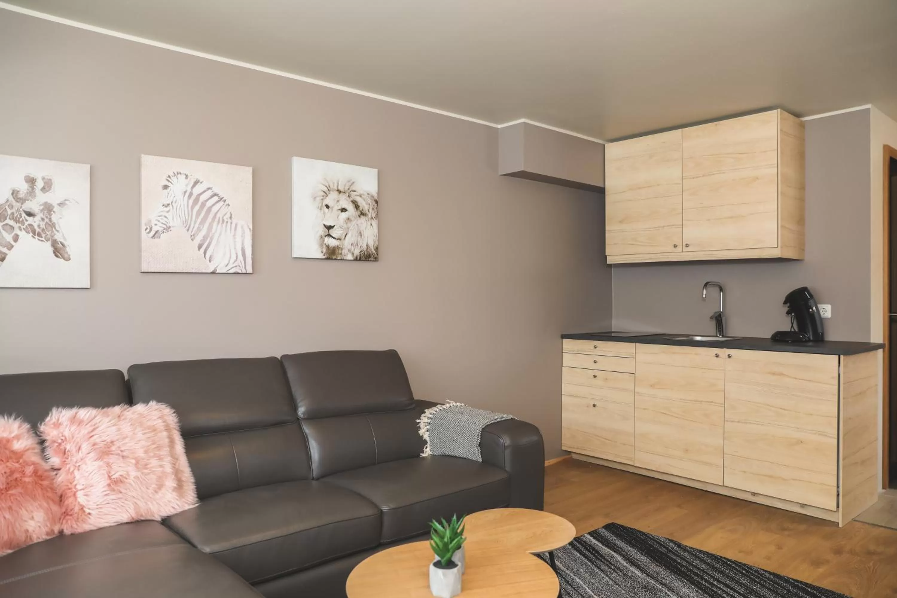 Kitchen or kitchenette in E18 Apartments