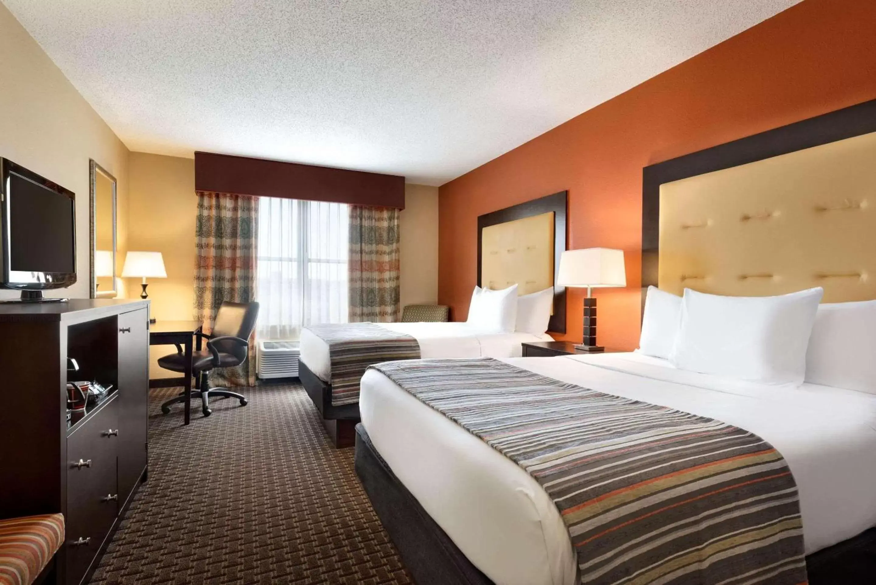 Bedroom in Country Inn & Suites by Radisson, Evansville, IN