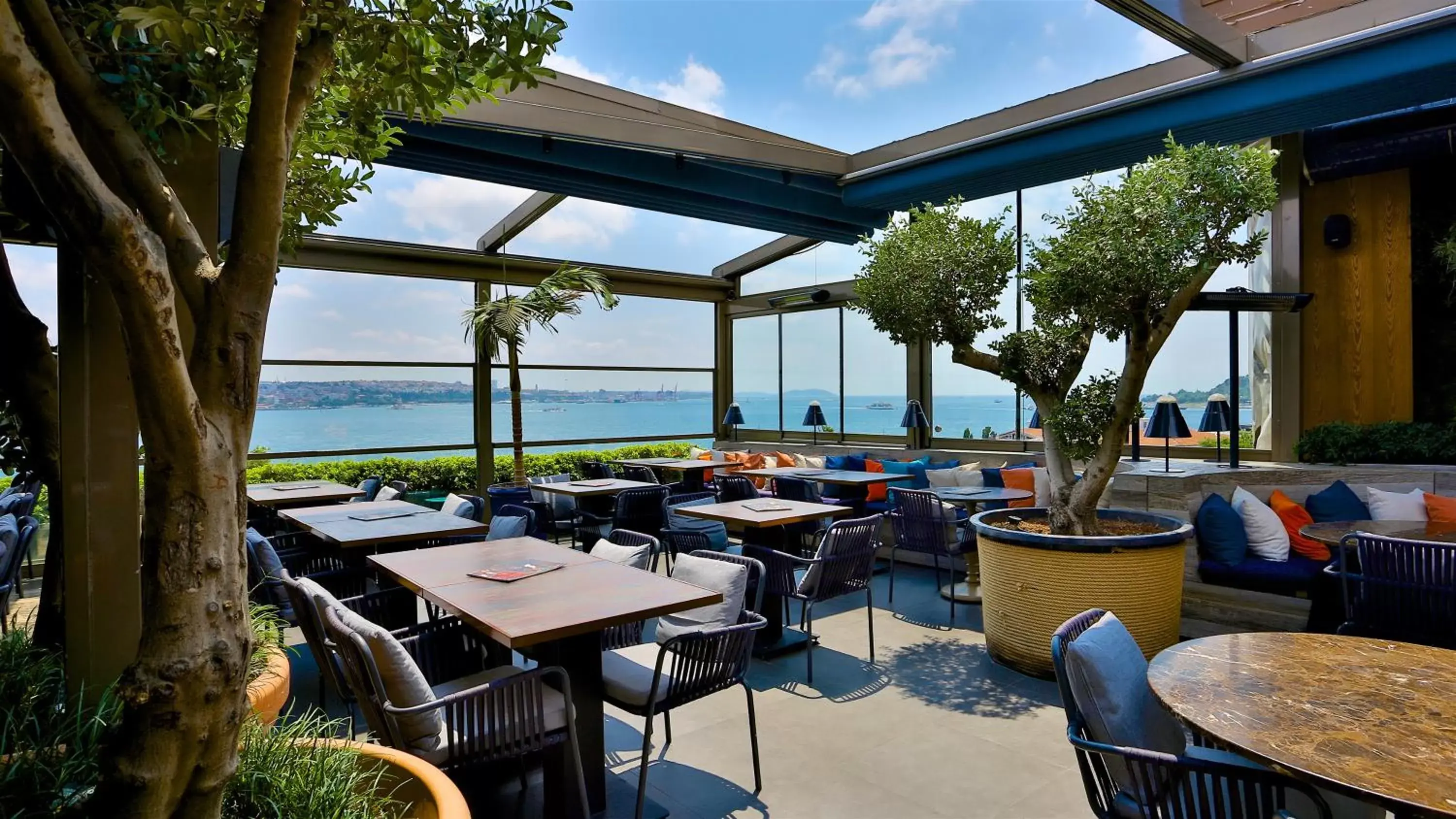 Balcony/Terrace, Restaurant/Places to Eat in Zimmer Bosphorus Hotel