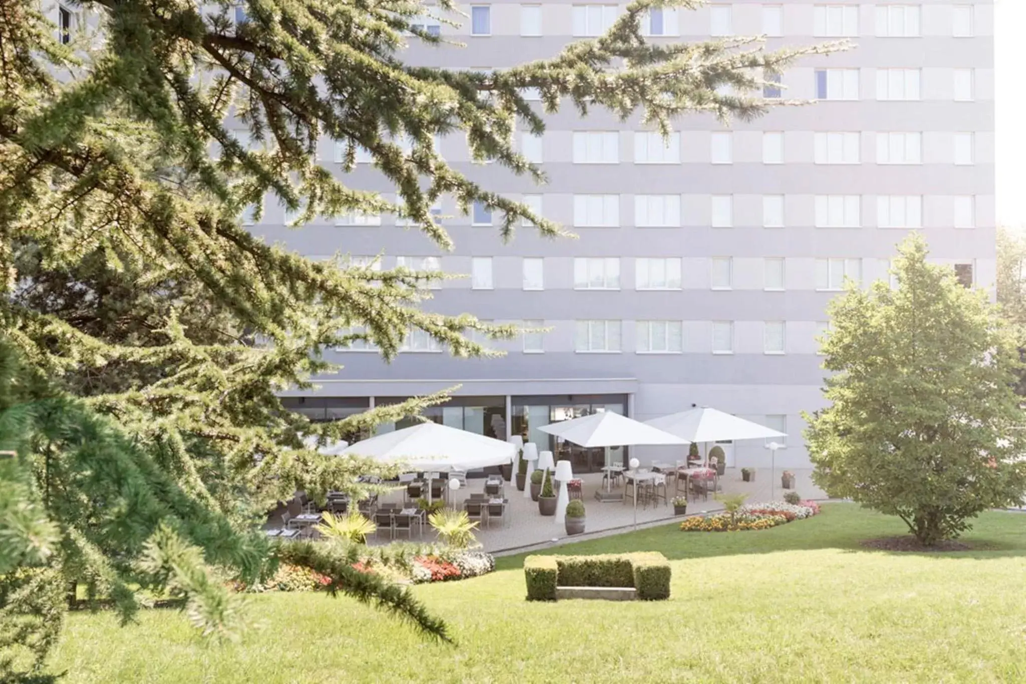 Garden view, Property Building in Novotel Suites Genève Aéroport