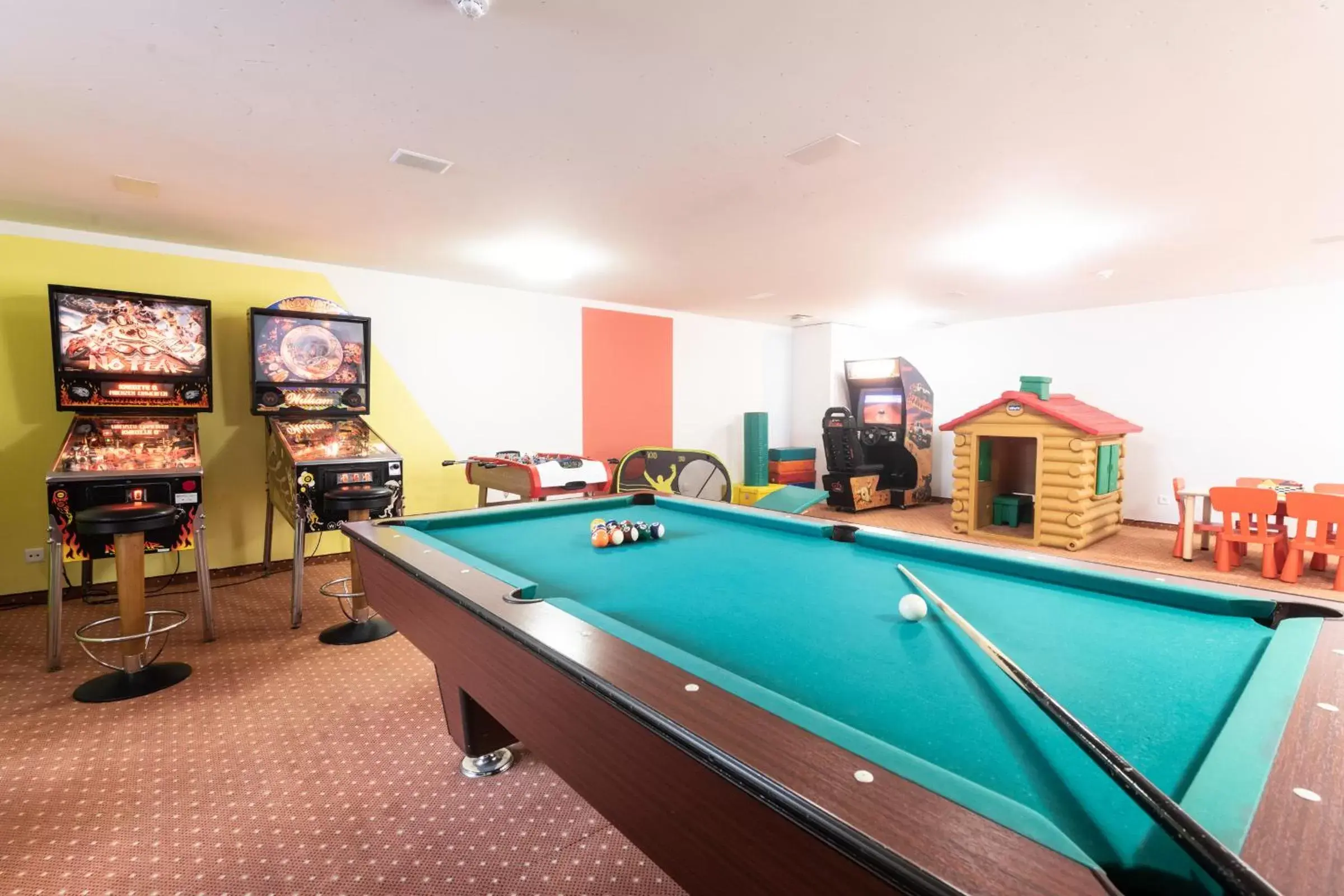 Billiards in Hotel Lenzerhorn