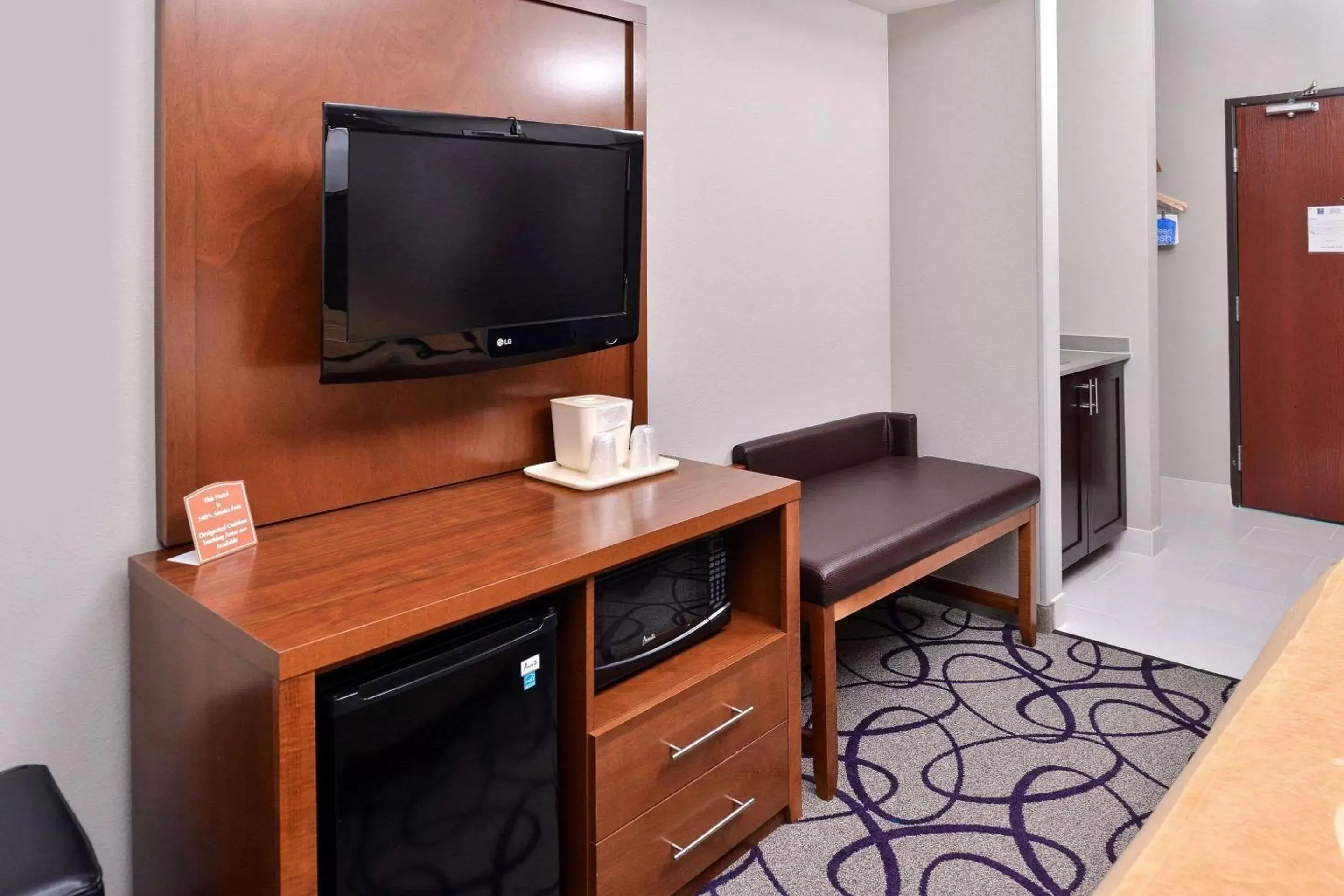 Photo of the whole room, TV/Entertainment Center in Comfort Inn & Suites Frisco