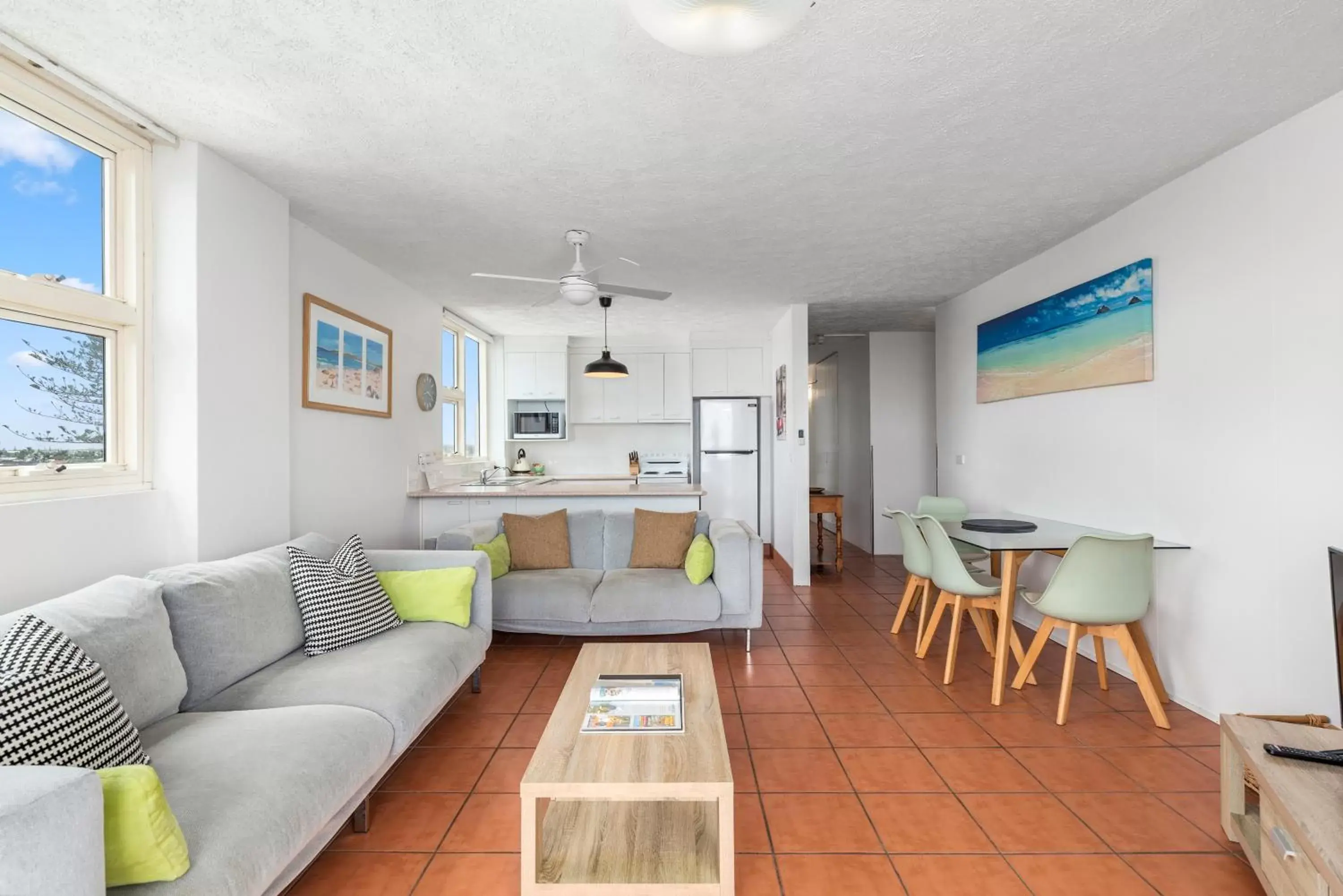 Kitchen or kitchenette, Seating Area in 84 The Spit Holiday Apartments