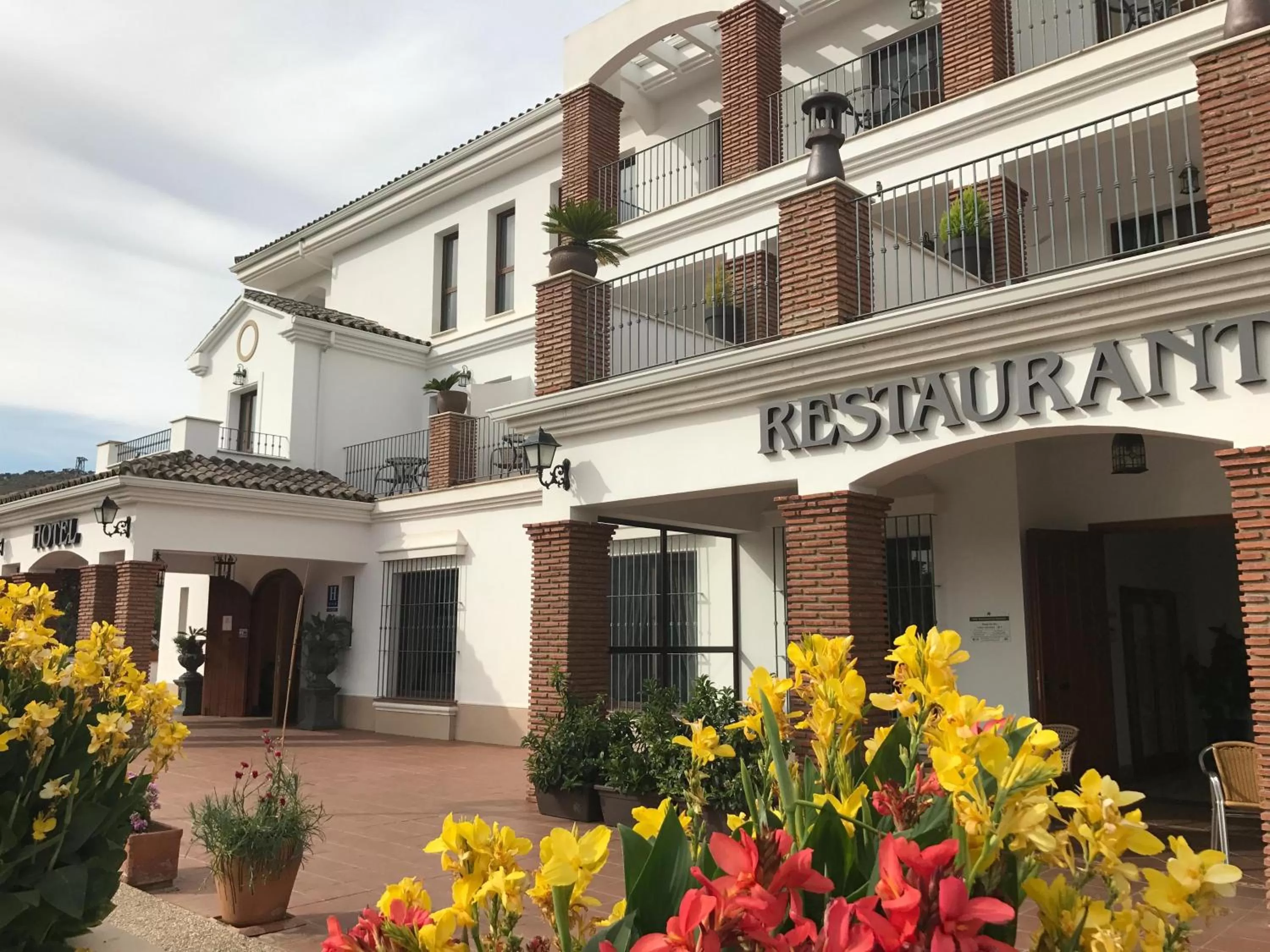 Facade/entrance in Los Dólmenes