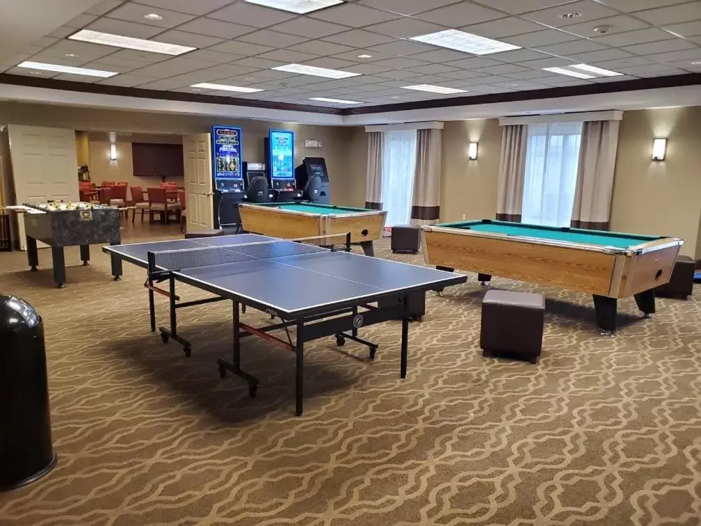 Game Room, Table Tennis in Comfort Suites Oshkosh