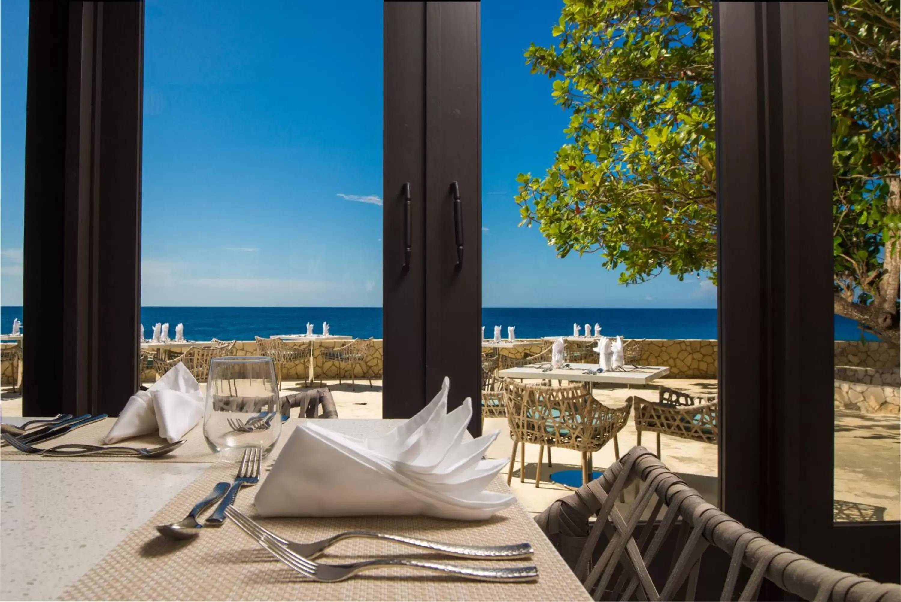 Restaurant/places to eat in The Cliff Hotel Restaurant/places to eat in The Cliff Hotel