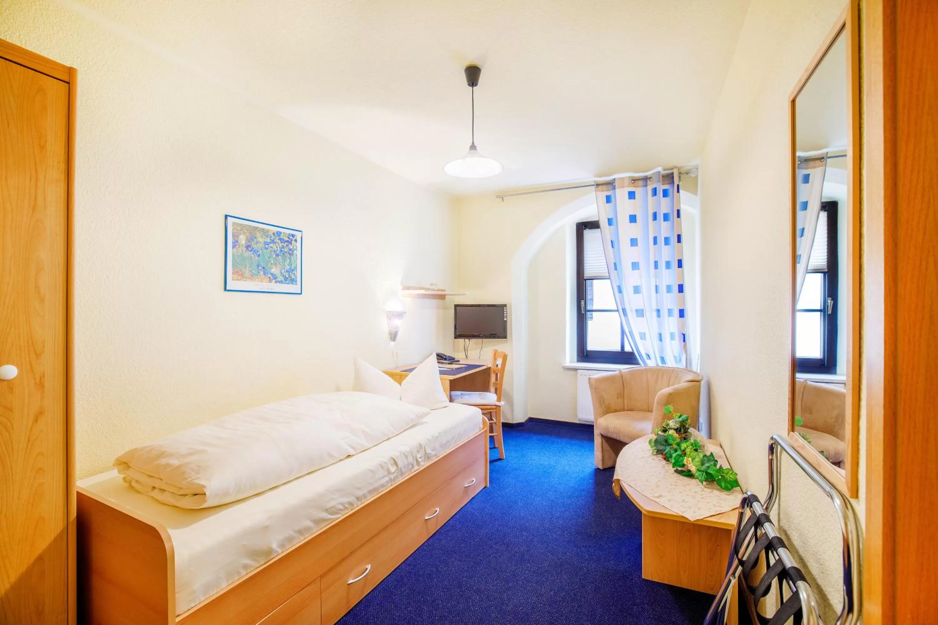 Bed in Hotel-Pension zum Markt