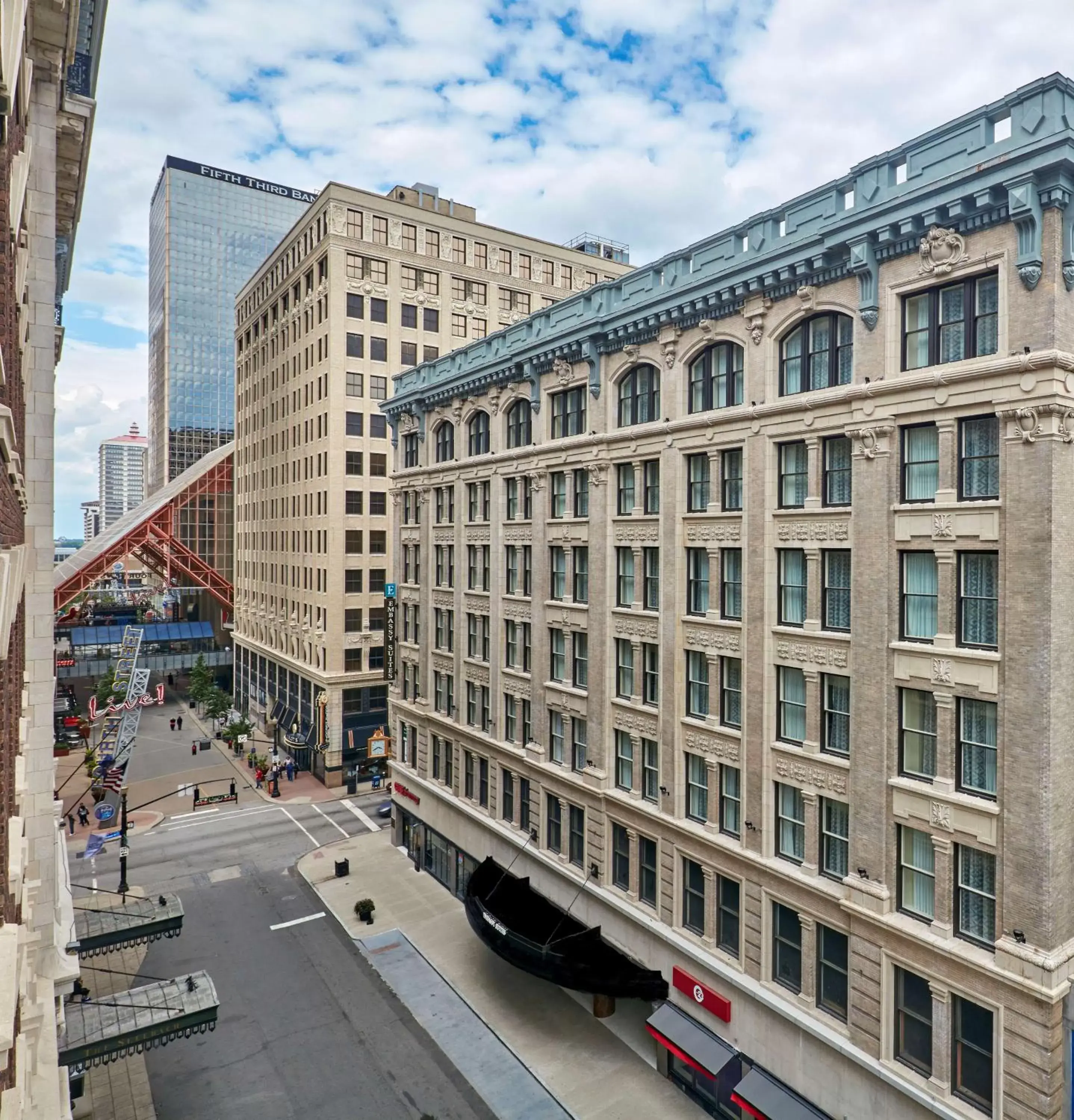 Property building in Embassy Suites Louisville Downtown