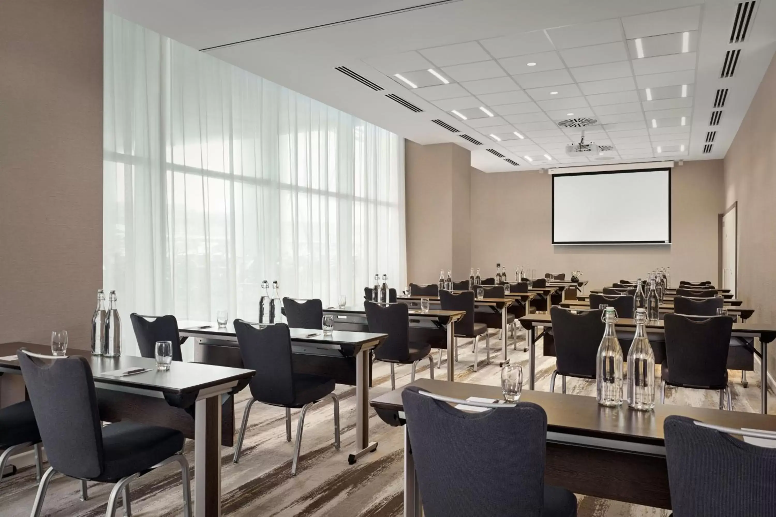 Meeting/conference room in Sheraton Amsterdam Airport Hotel and Conference Center