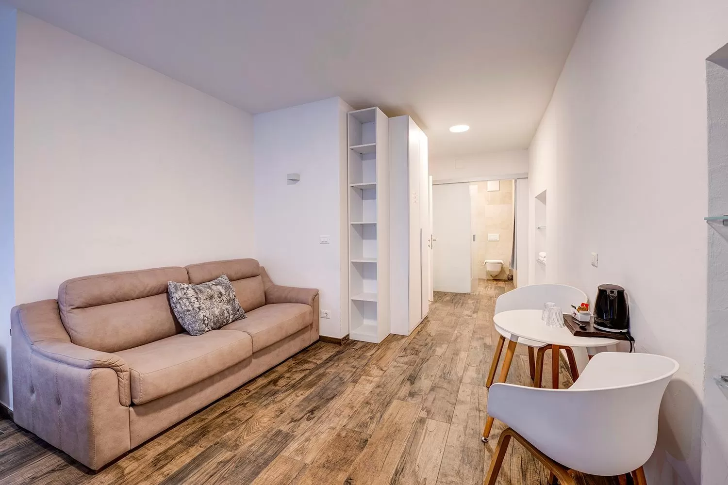 Photo of the whole room in Arcadia Rooms