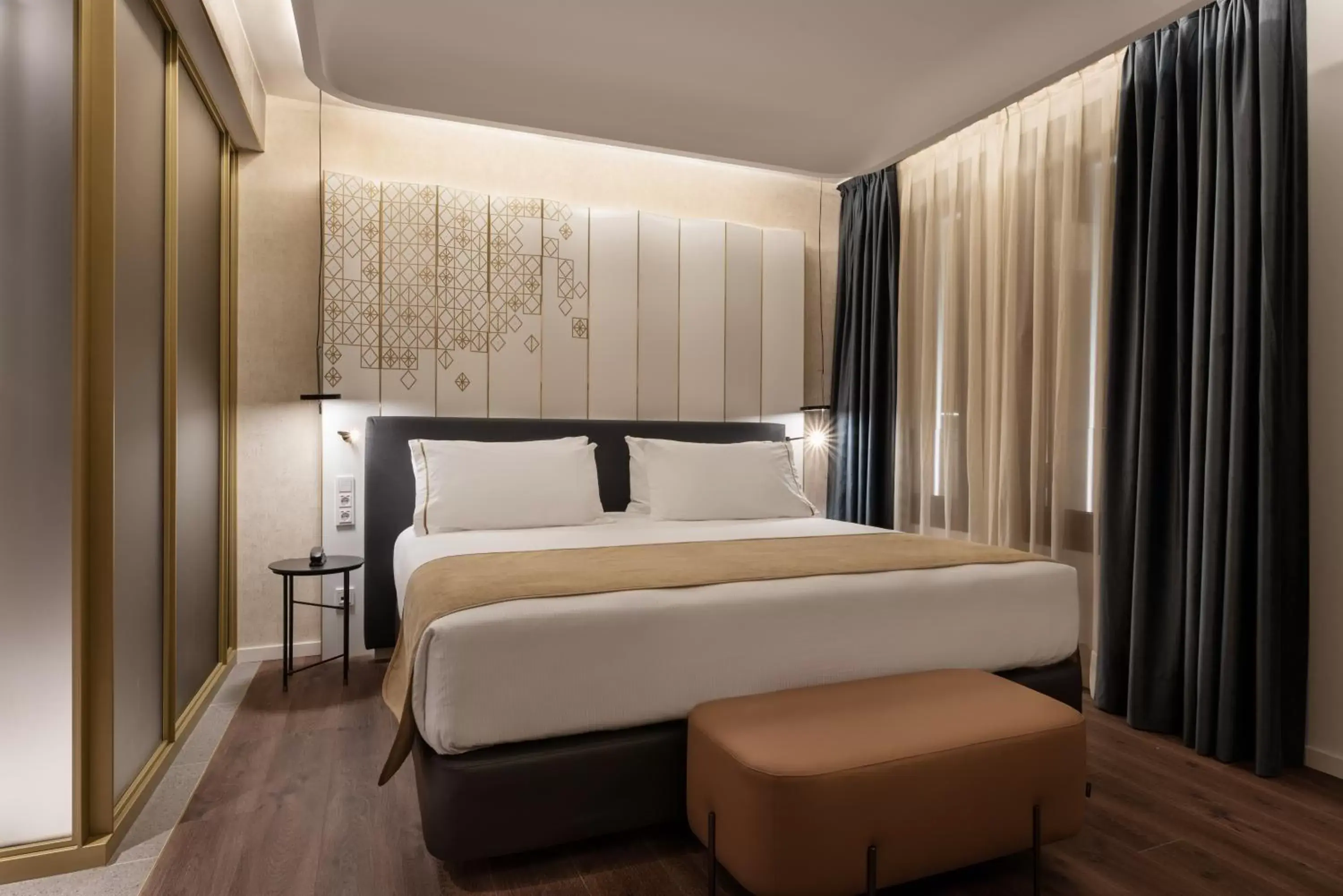 Photo of the whole room, Bed in Áurea Palacio de Correos by Eurostars Hotel Company