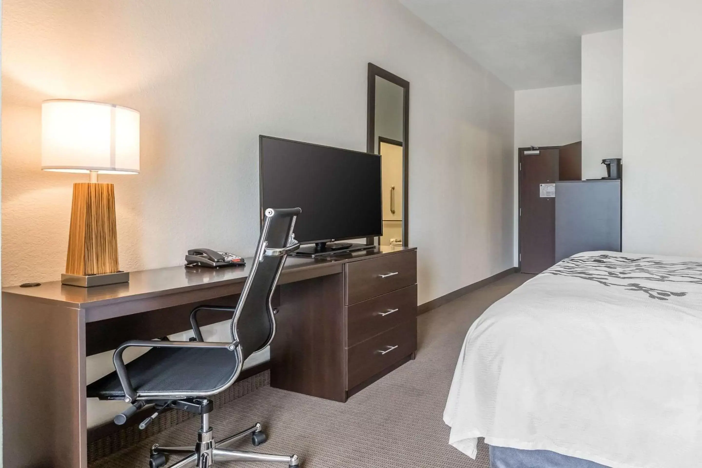 Photo of the whole room, TV/Entertainment Center in Sleep Inn & Suites West Des Moines near Jordan Creek