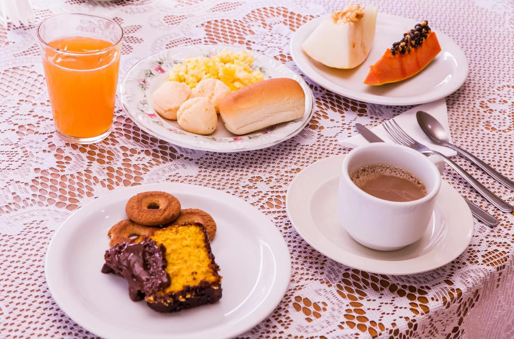 Breakfast in Grand Residences Pousadas