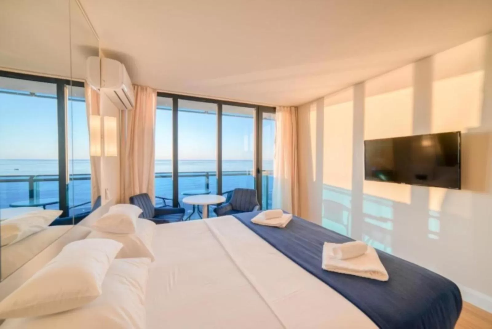 Communal lounge/ TV room in Luxury Sea View Aparthotel In Orbi City Batumi