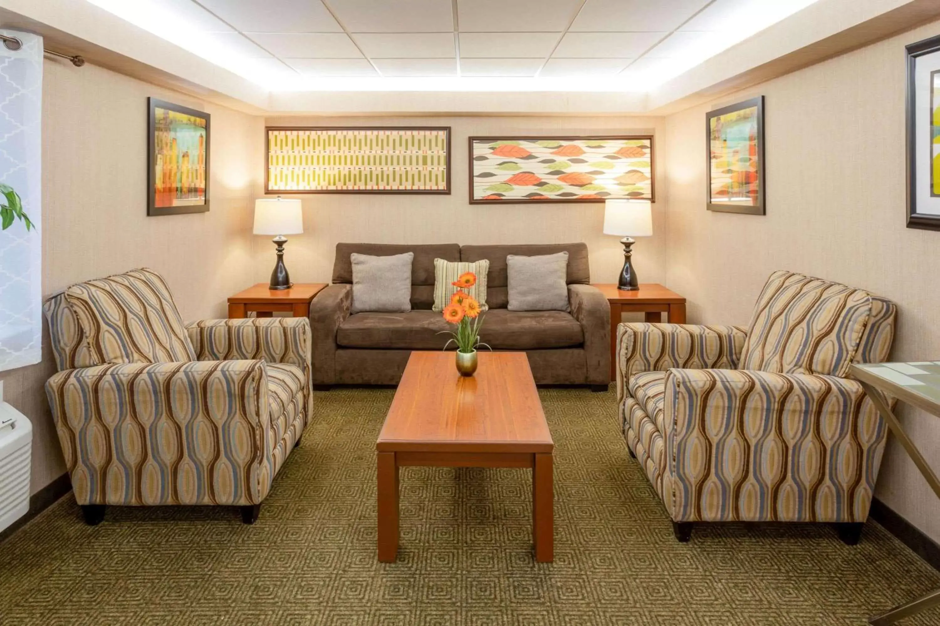 Seating Area in La Quinta Inn by Wyndham Minneapolis Airport Bloomington