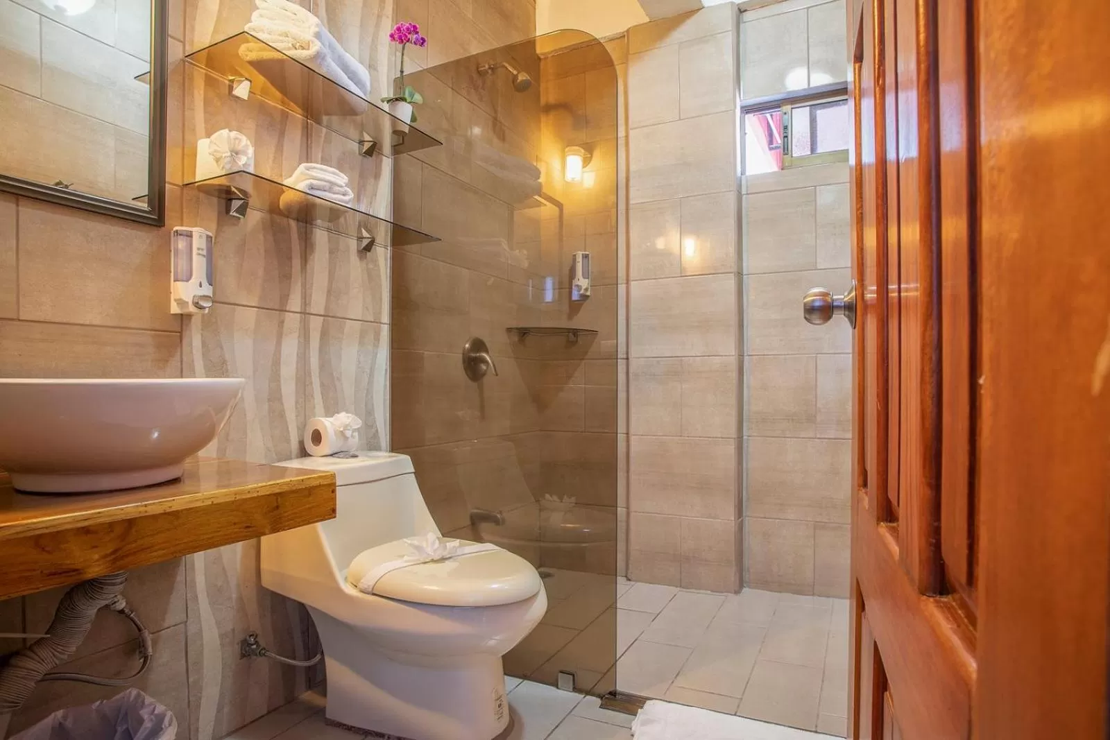 Shower in La Fortuna Downtown Hotel Boutique