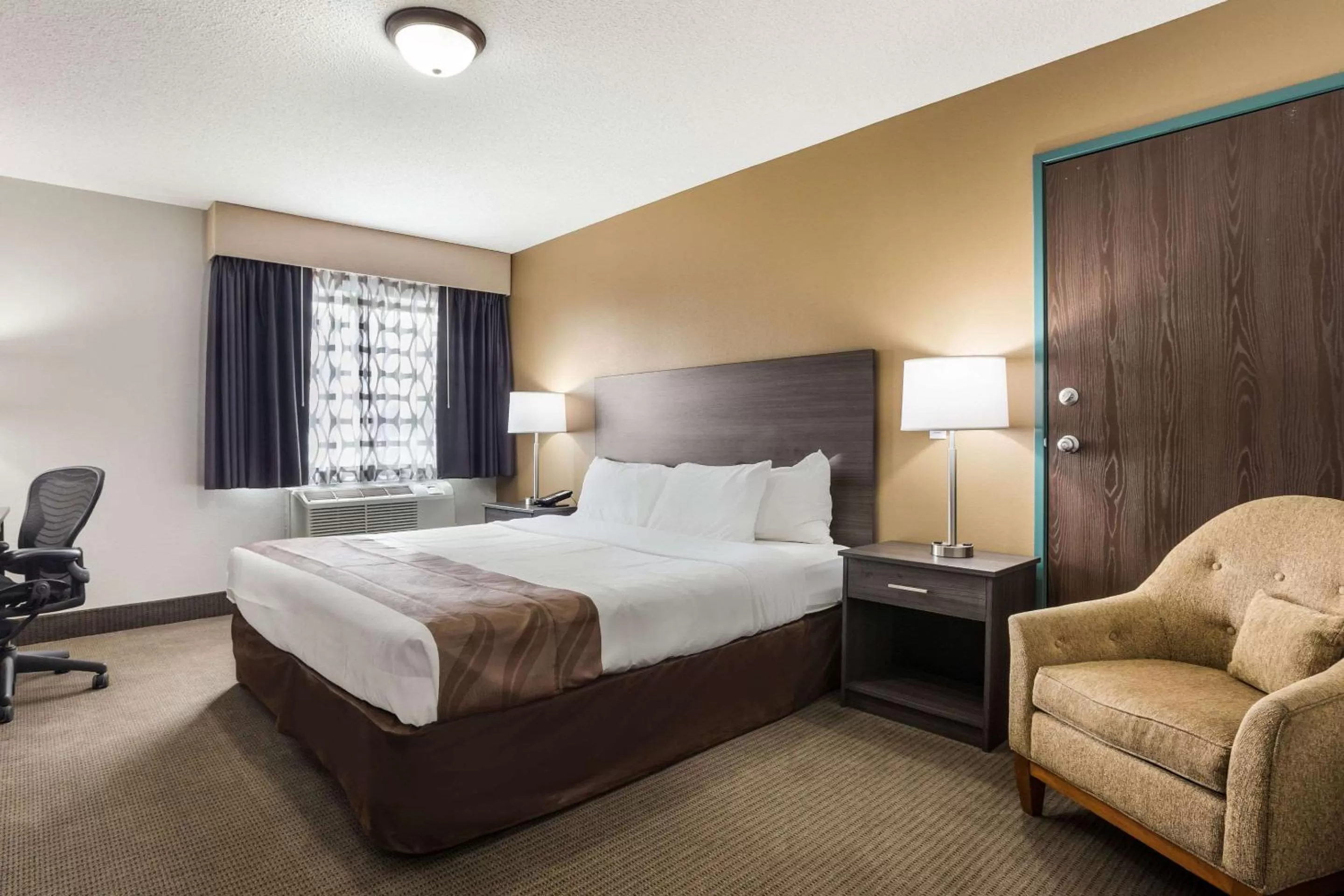 Photo of the whole room, Bed in Quality Inn Clare