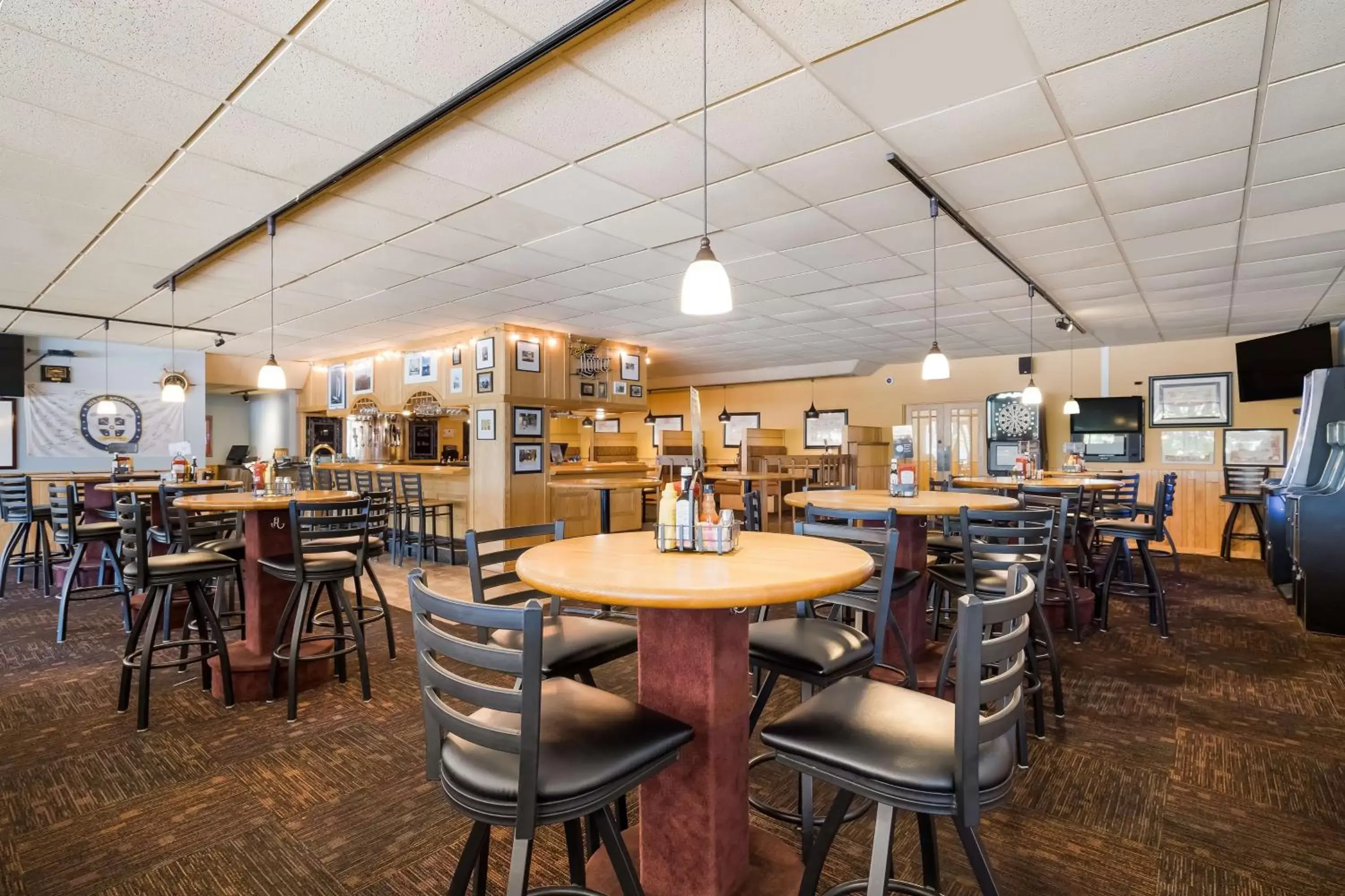 Lounge or bar, Restaurant/Places to Eat in Best Western Riverfront Inn