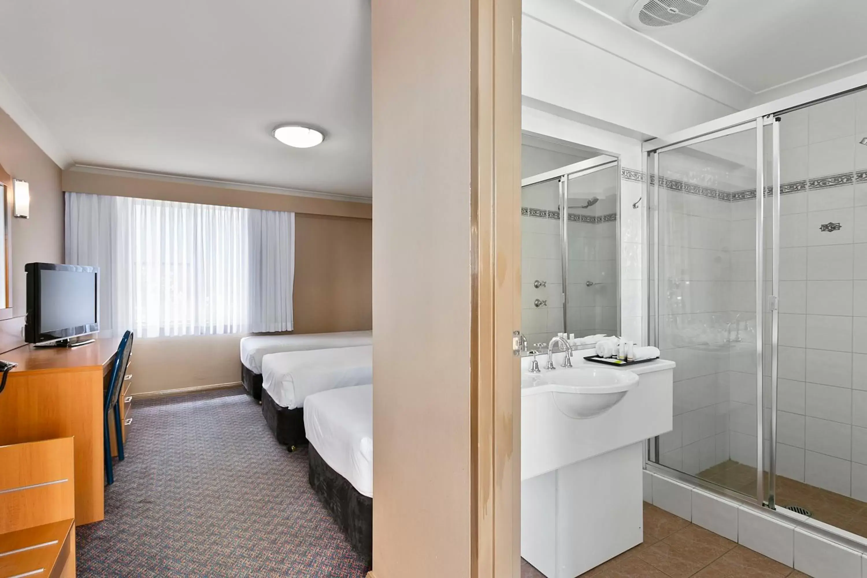 Photo of the whole room, Bathroom in Quality Inn Penrith Sydney
