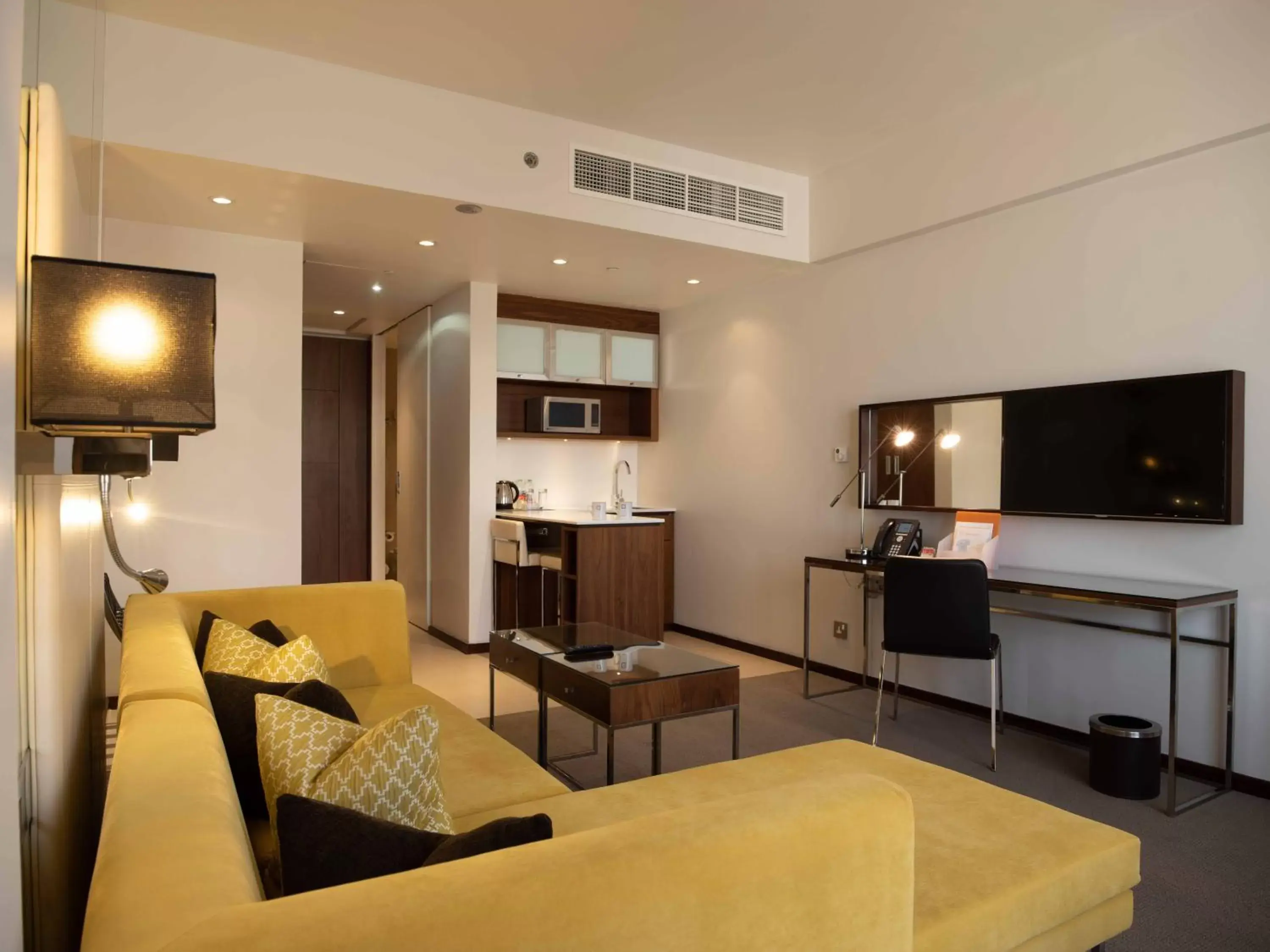 Living room, TV/Entertainment Center in Centro Capital Doha - By Rotana