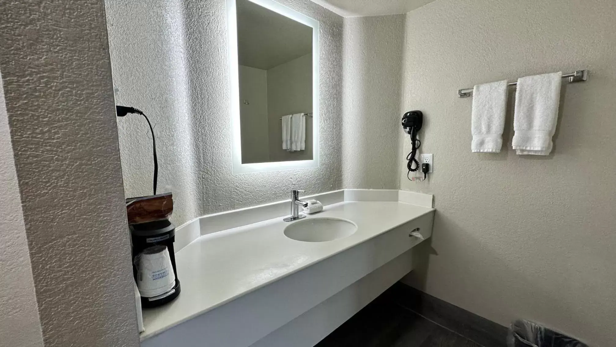 Bathroom in La Quinta Inn by Wyndham San Diego Vista