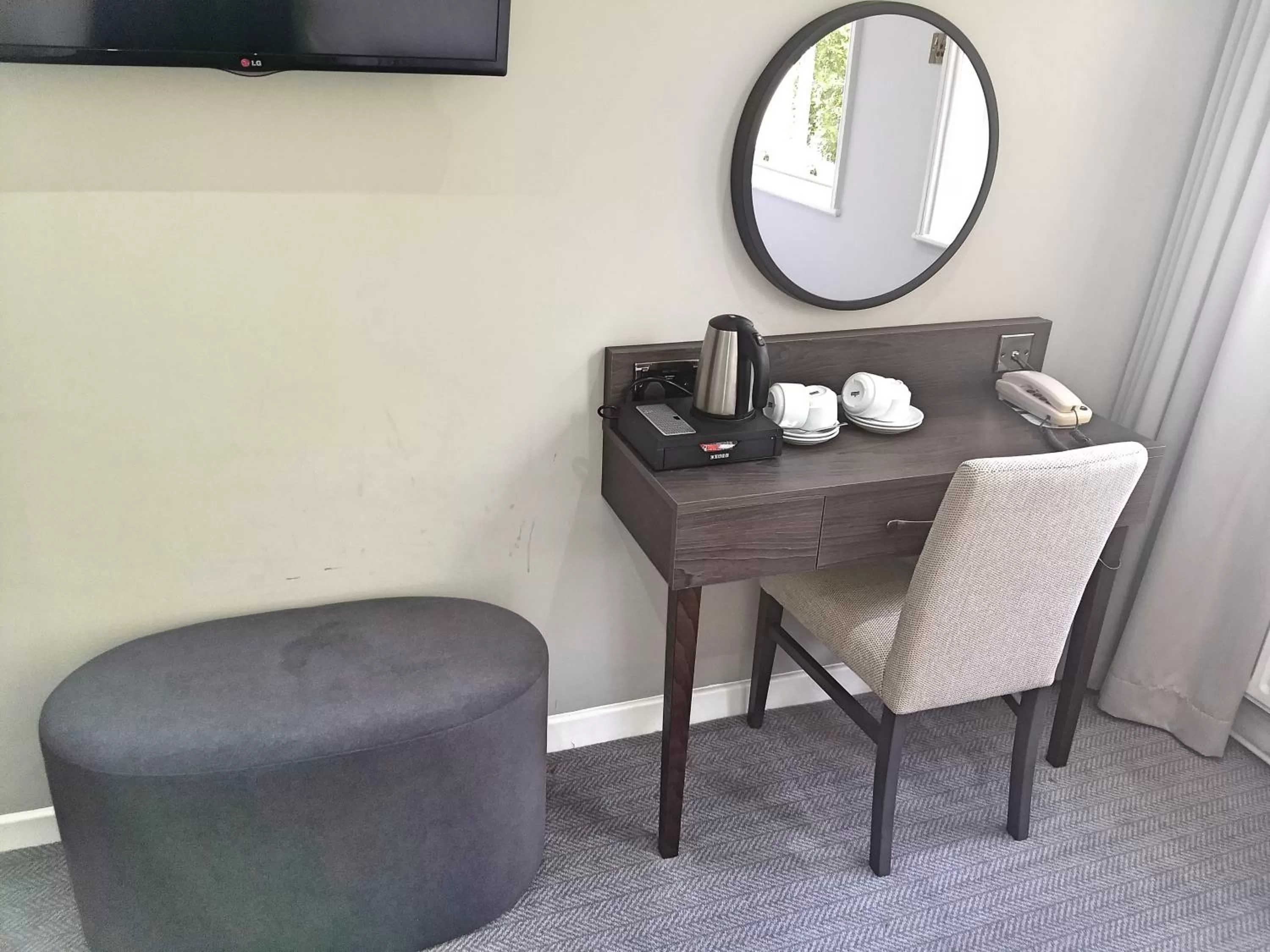 Coffee/tea facilities in Garden Court Hotel