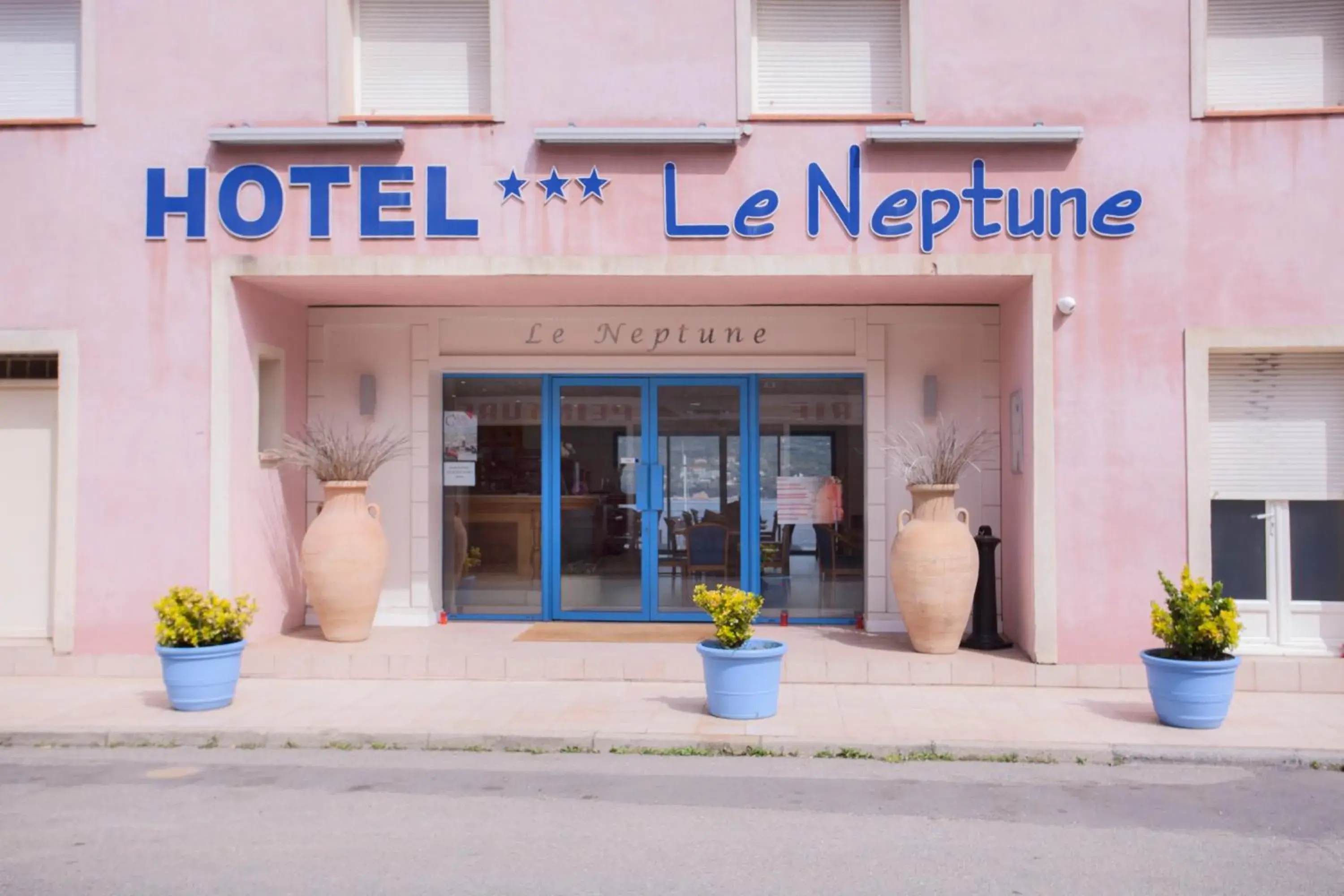 Facade/entrance in Le Neptune & Spa