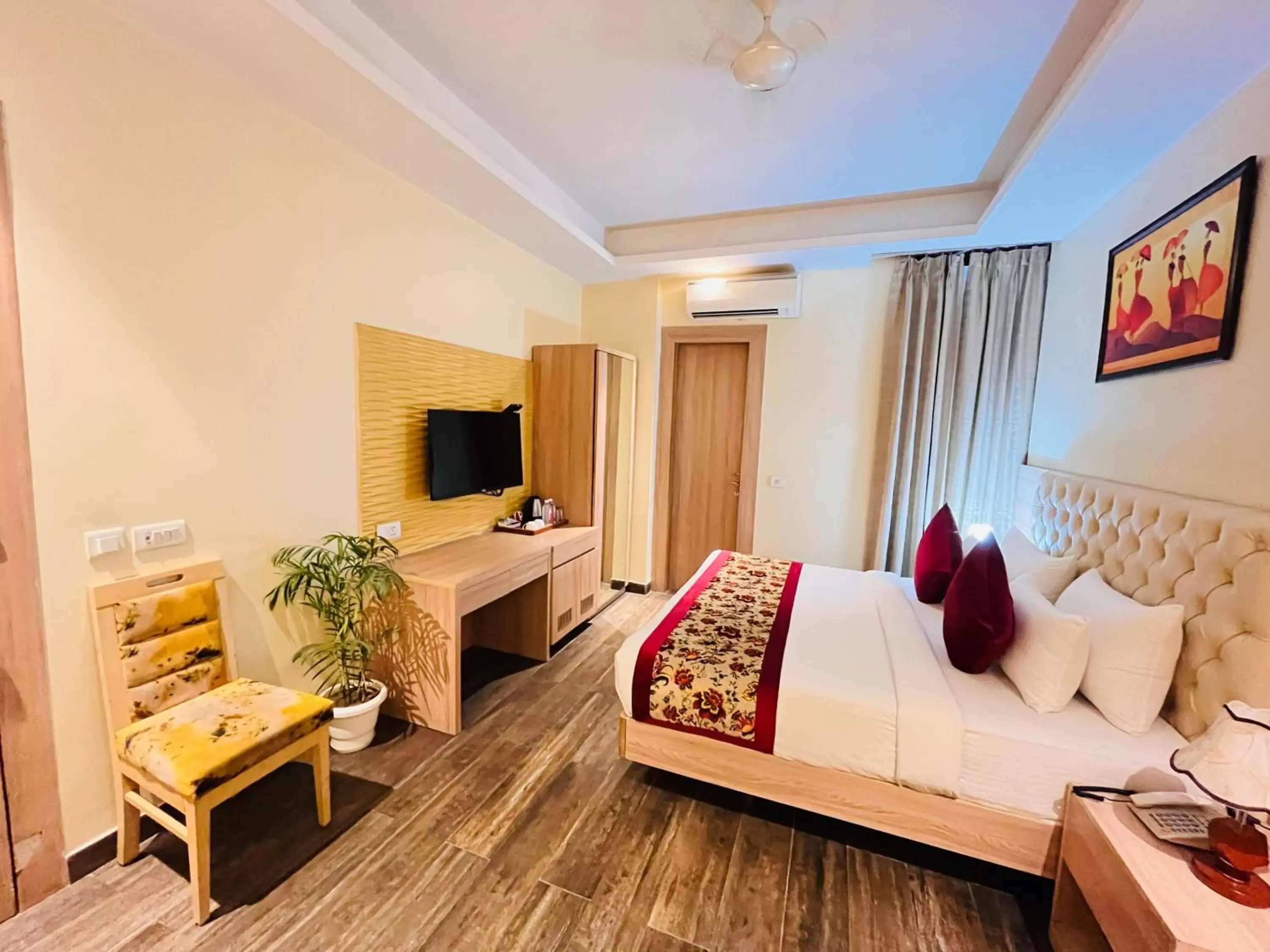 Bed in Hotel Banz - Near Delhi International Airport