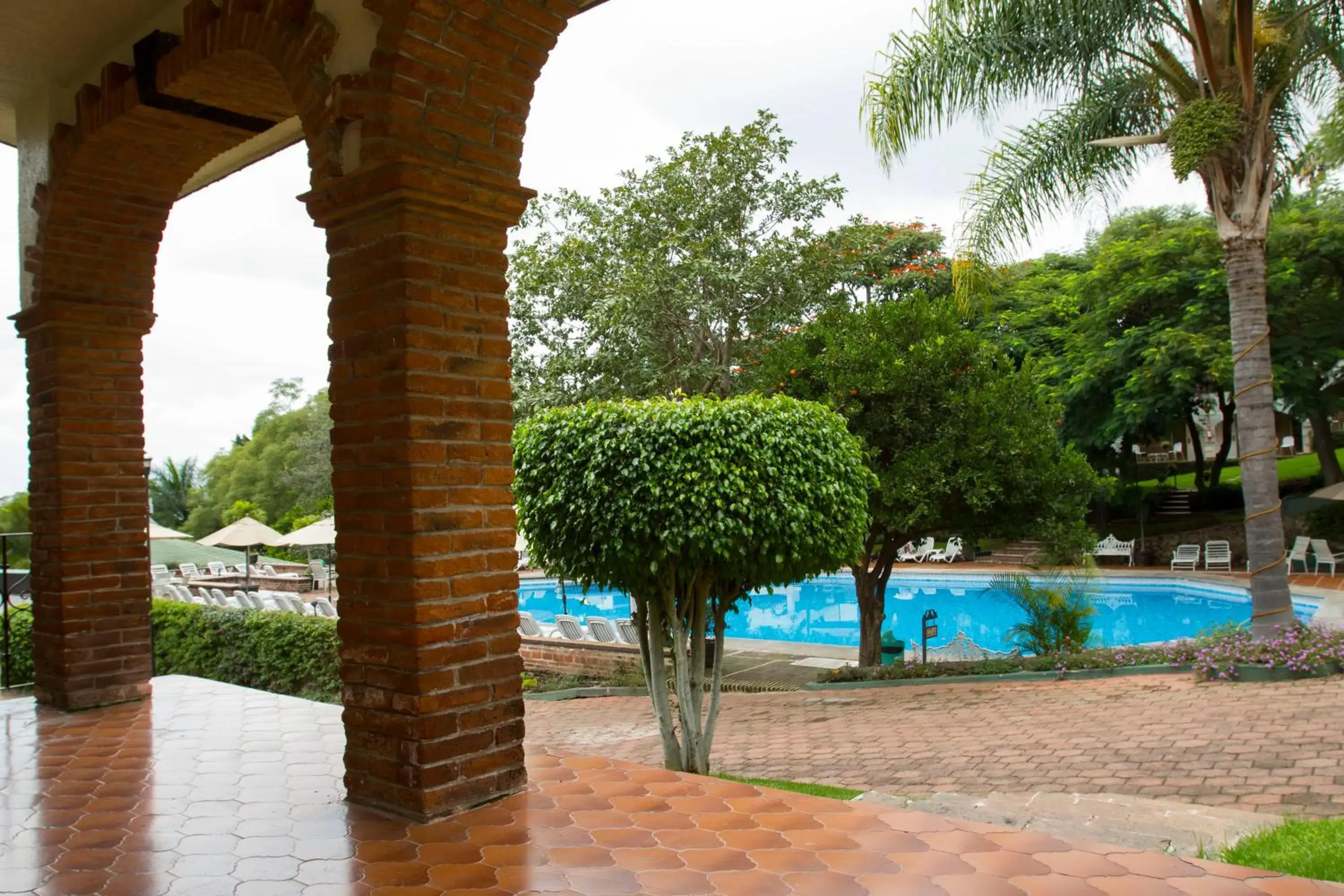 Balcony/Terrace, Swimming Pool in Hotel Villa del Conquistador