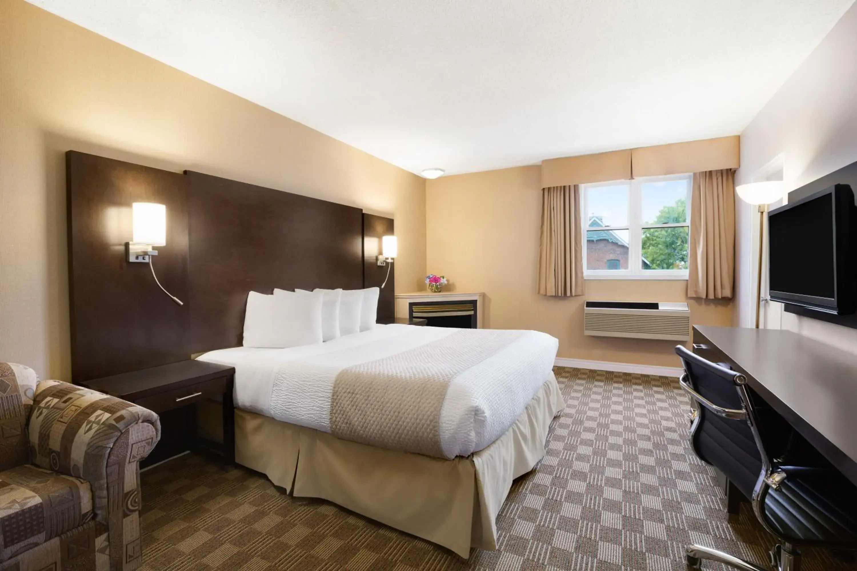 Day, Bed in Days Inn & Suites by Wyndham North Bay Downtown