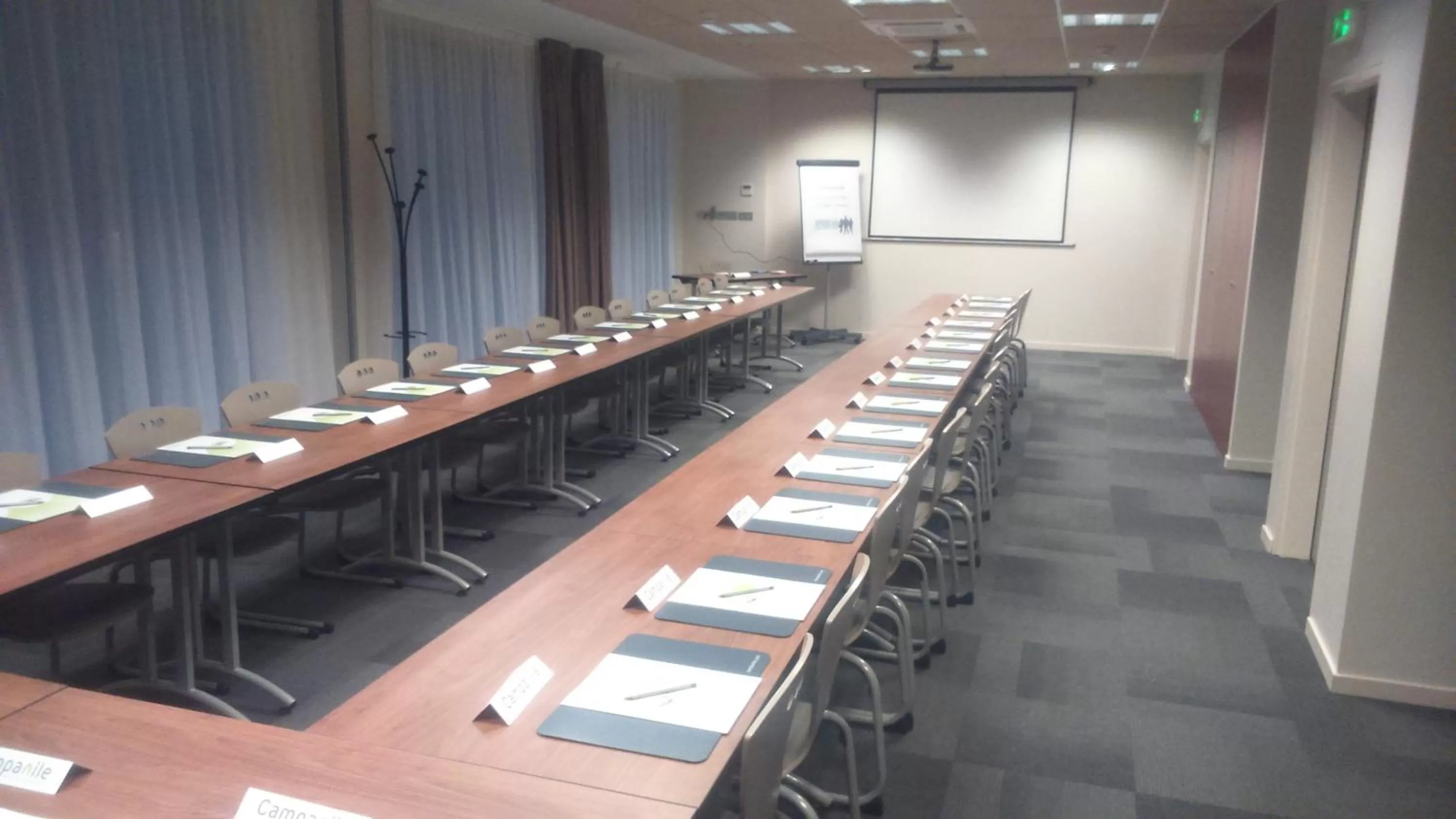 Business facilities in Campanile Annemasse Gare– Genève