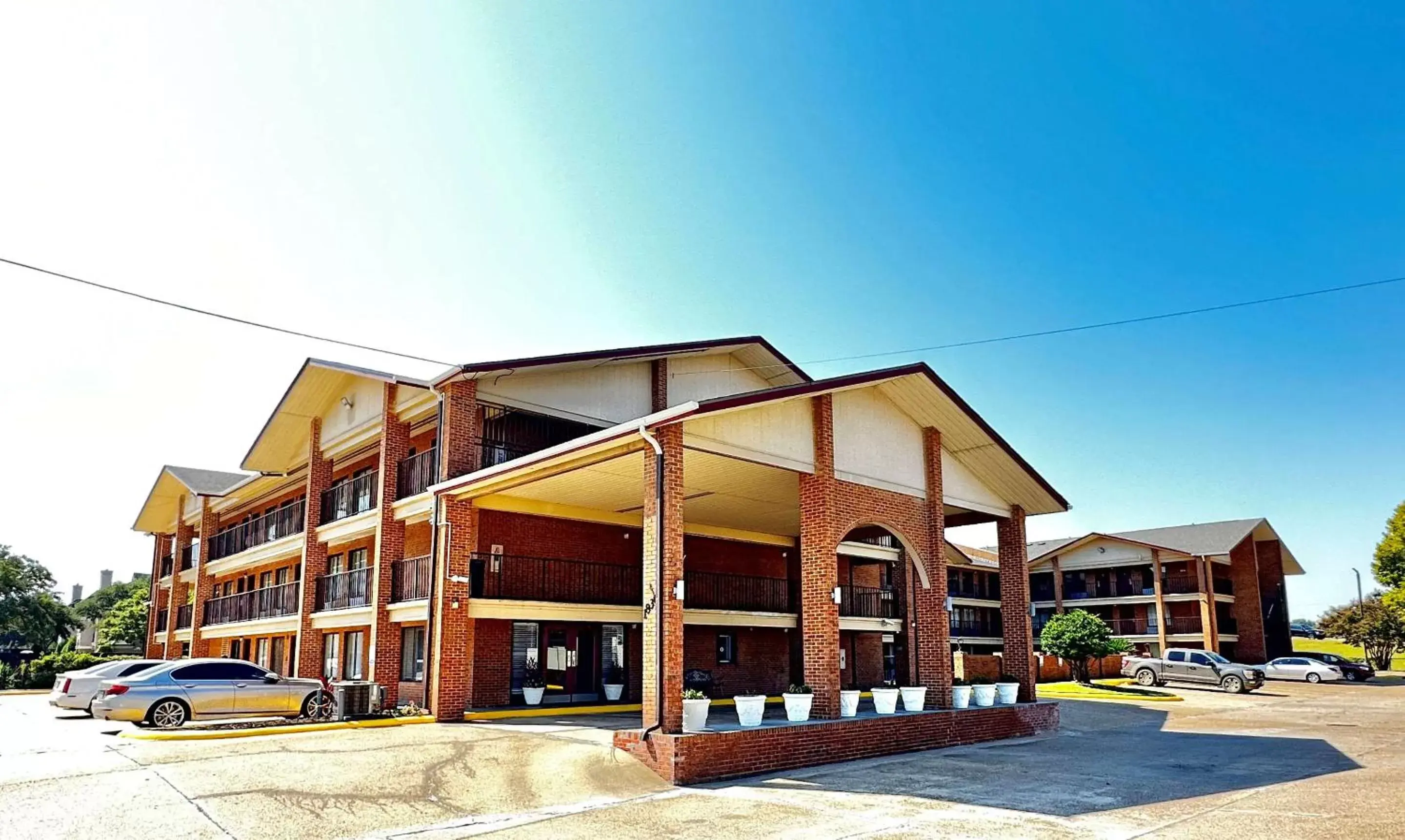 Property Building in Econo Lodge