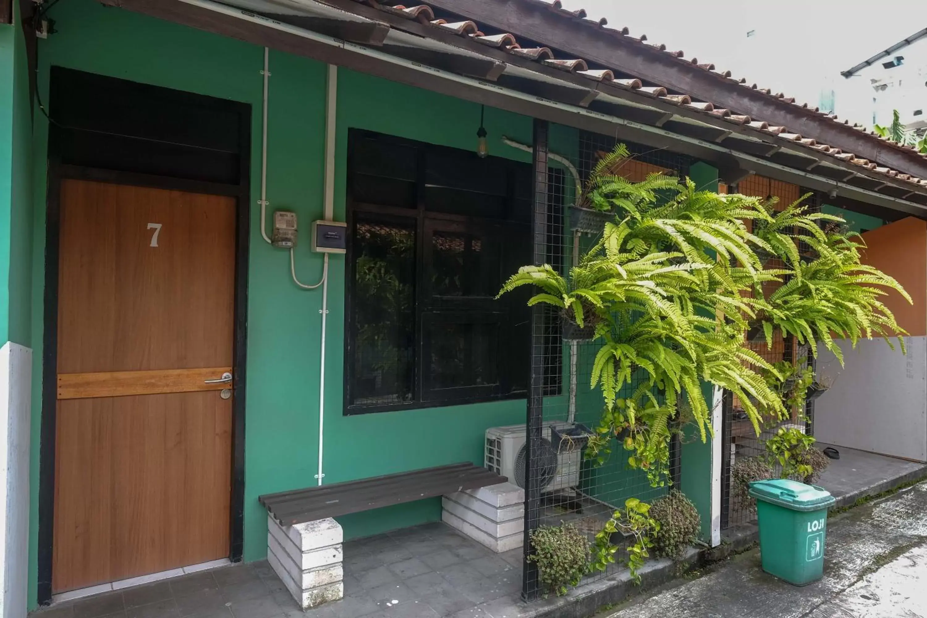 Property building in RedDoorz near Lotte Mart Maguwoharjo Yogyakarta