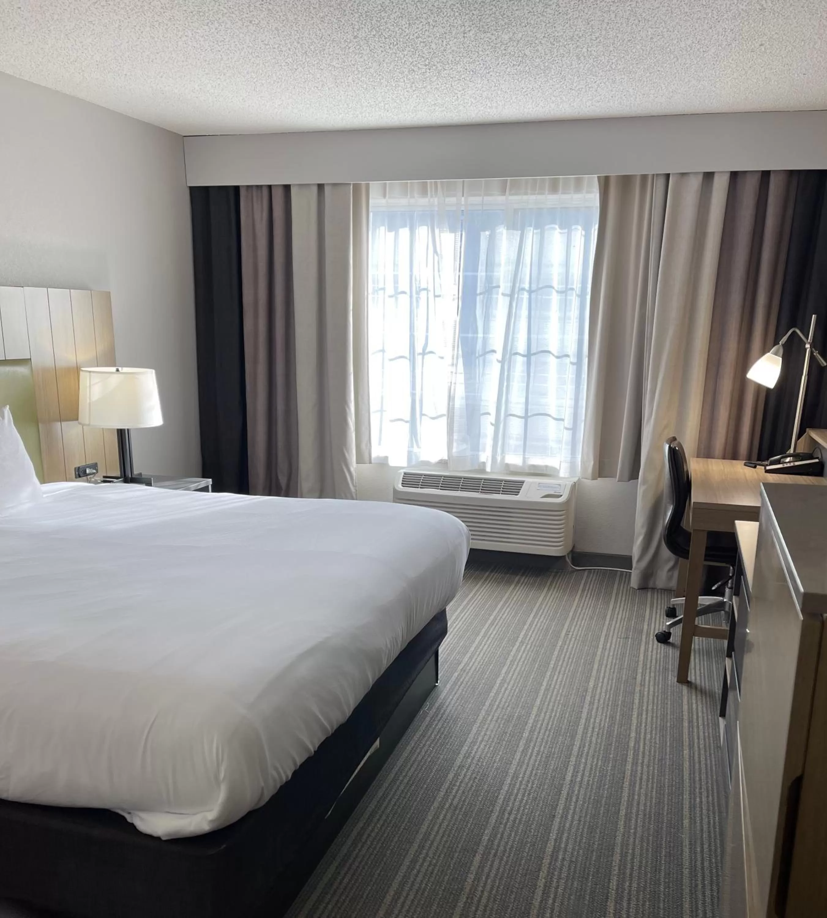 Photo of the whole room, Bed in Country Inn & Suites by Radisson, Merrillville, IN