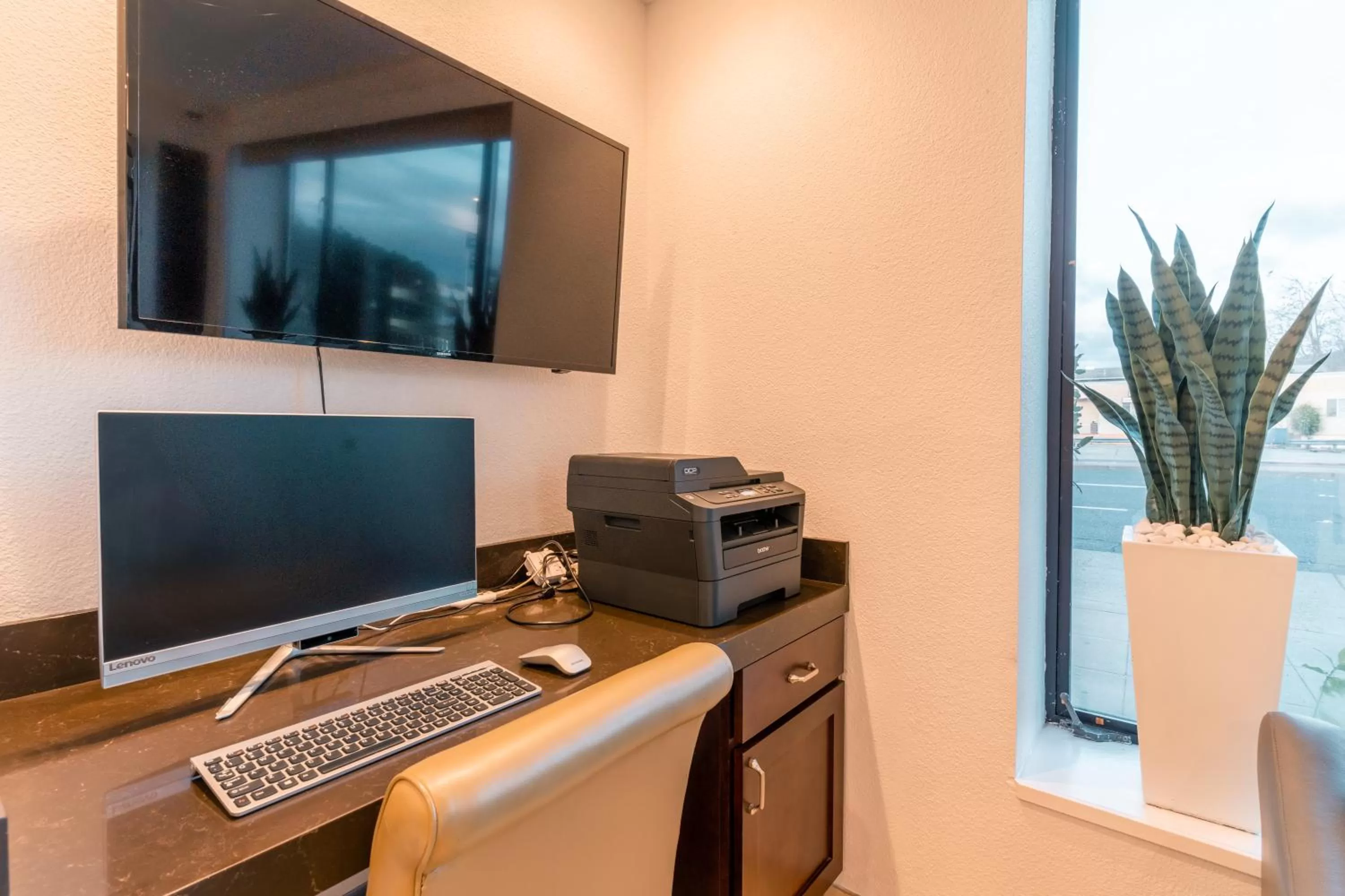 TV/Entertainment Center in Hotel Aluxor SFO, Sapphire Boutique Collection