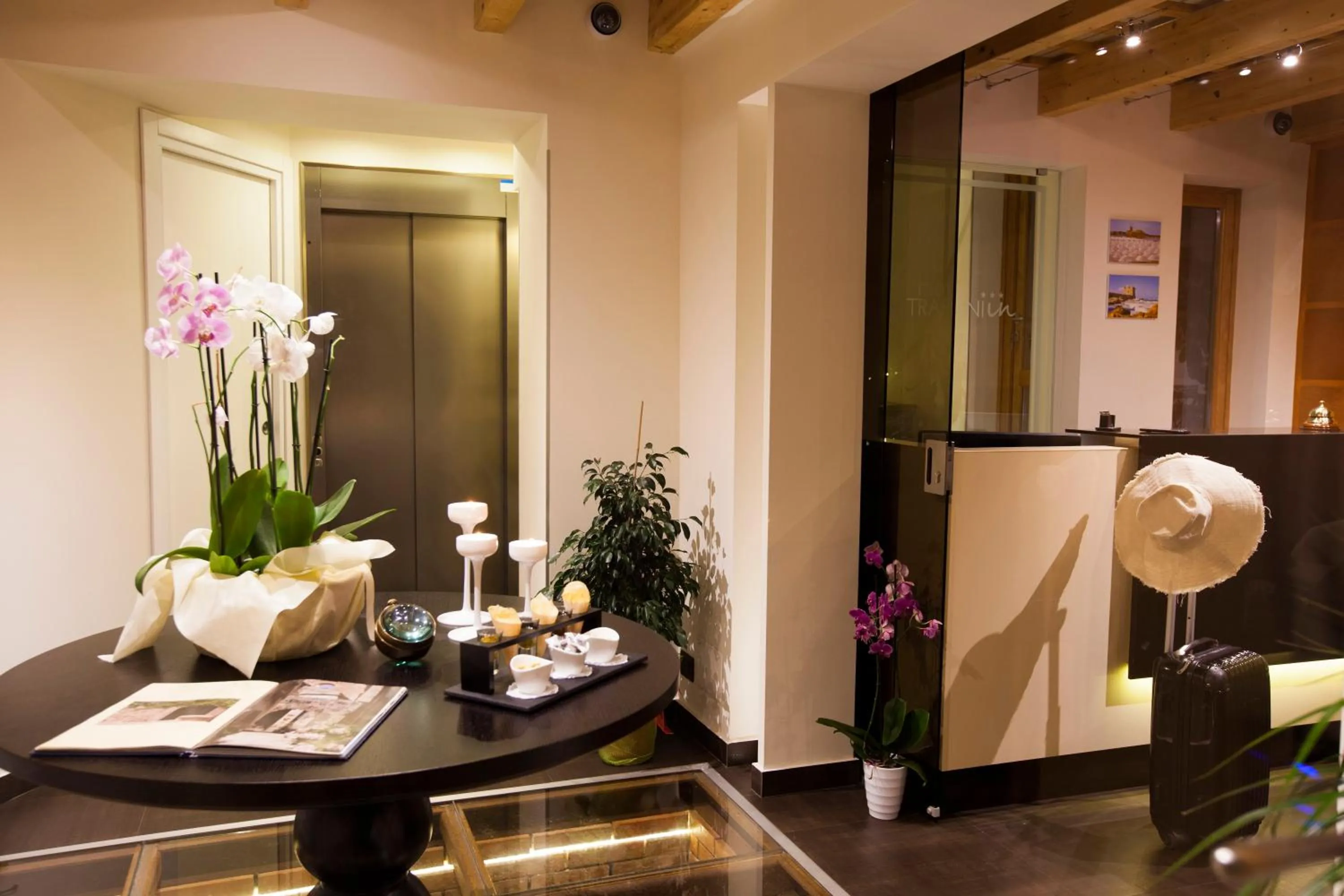 Lounge or bar in Hotel Trapani In