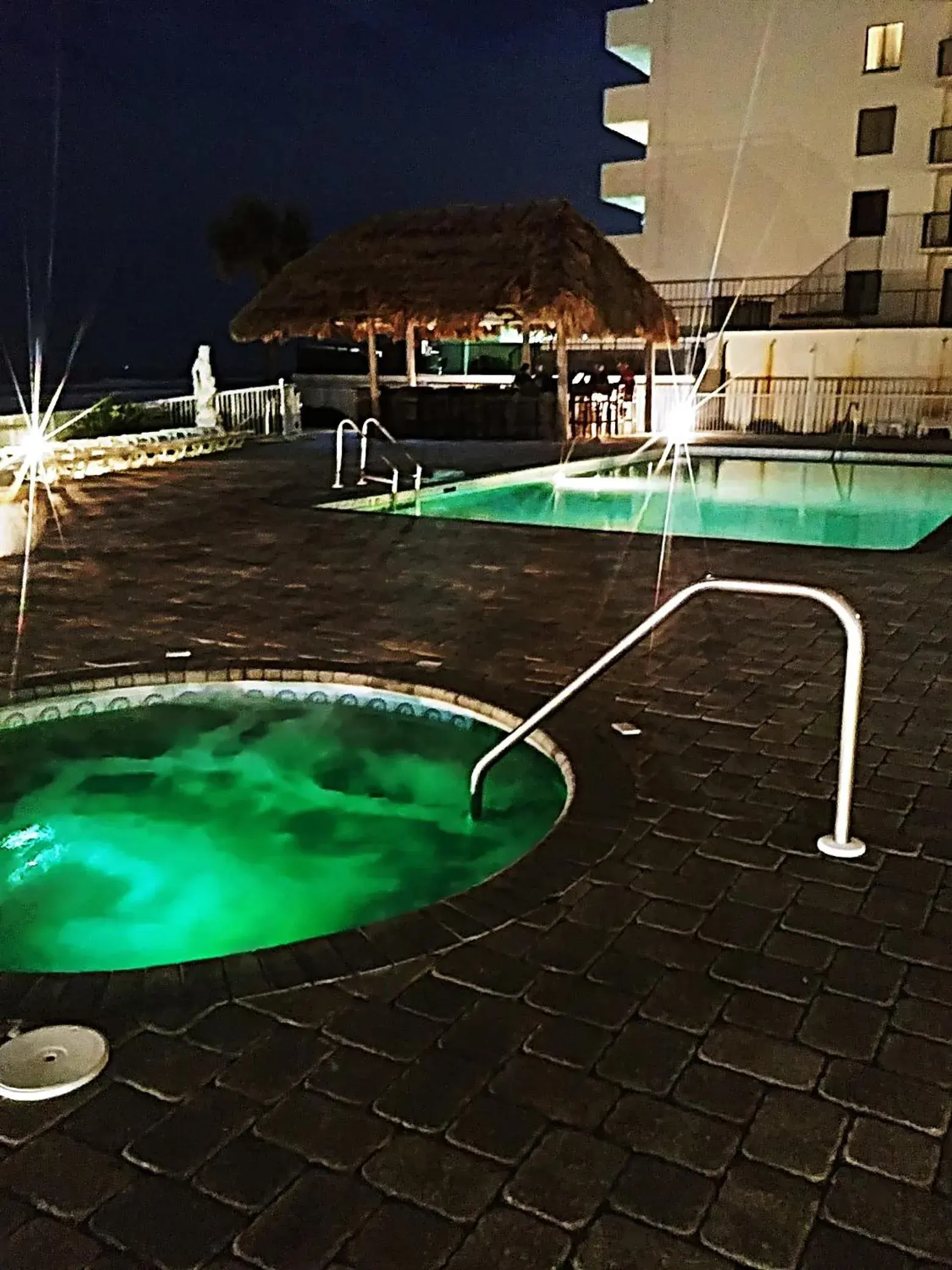 Hot Tub, Swimming Pool in Emerald Shores Hotel - Daytona Beach