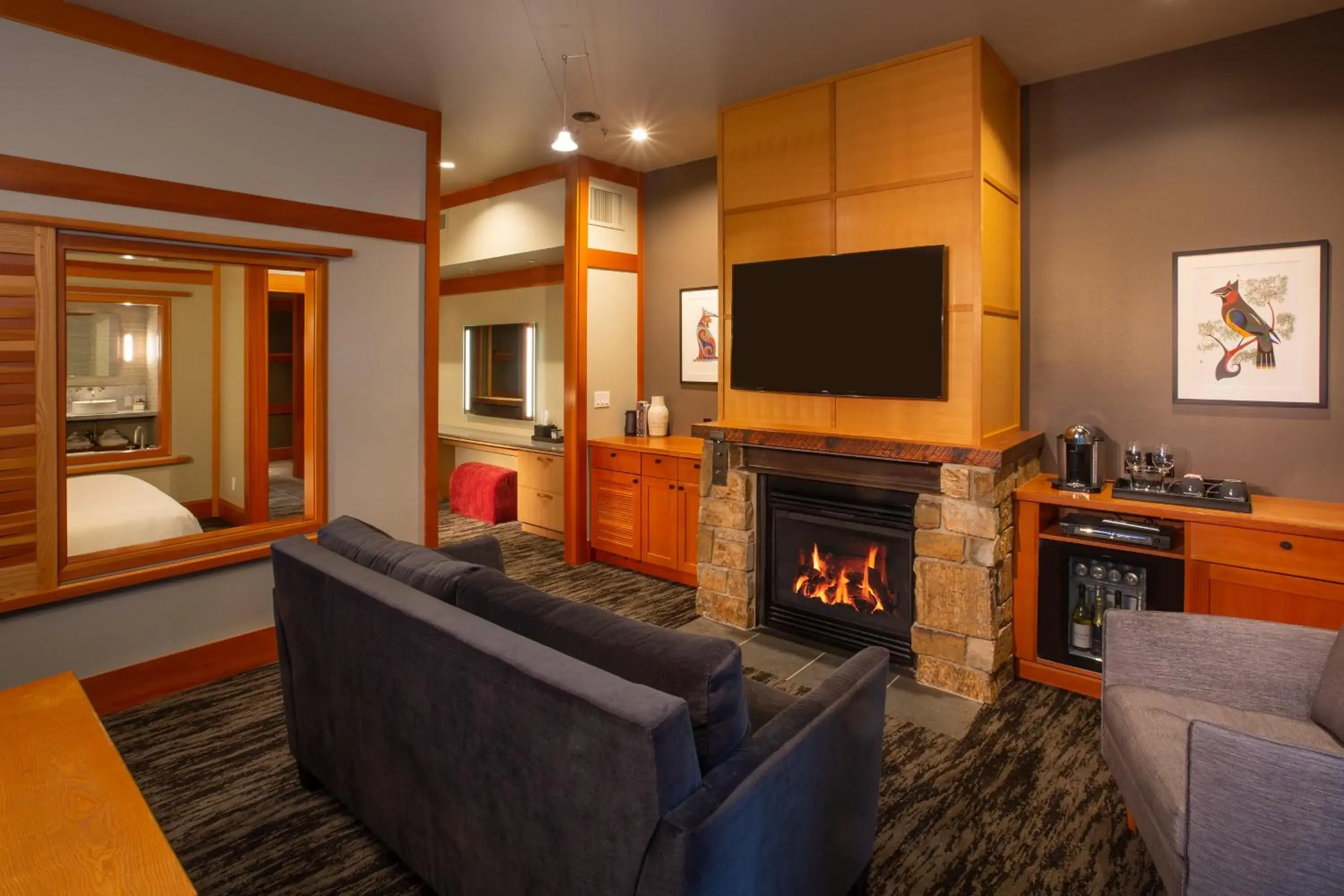 Living room, TV/Entertainment Center in Willows Lodge